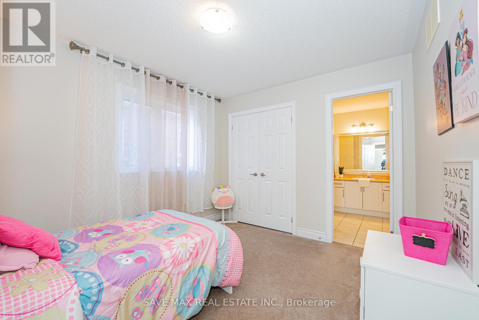 5 Dillon Drive, Brampton, ON - Indoor Photo Showing Bedroom