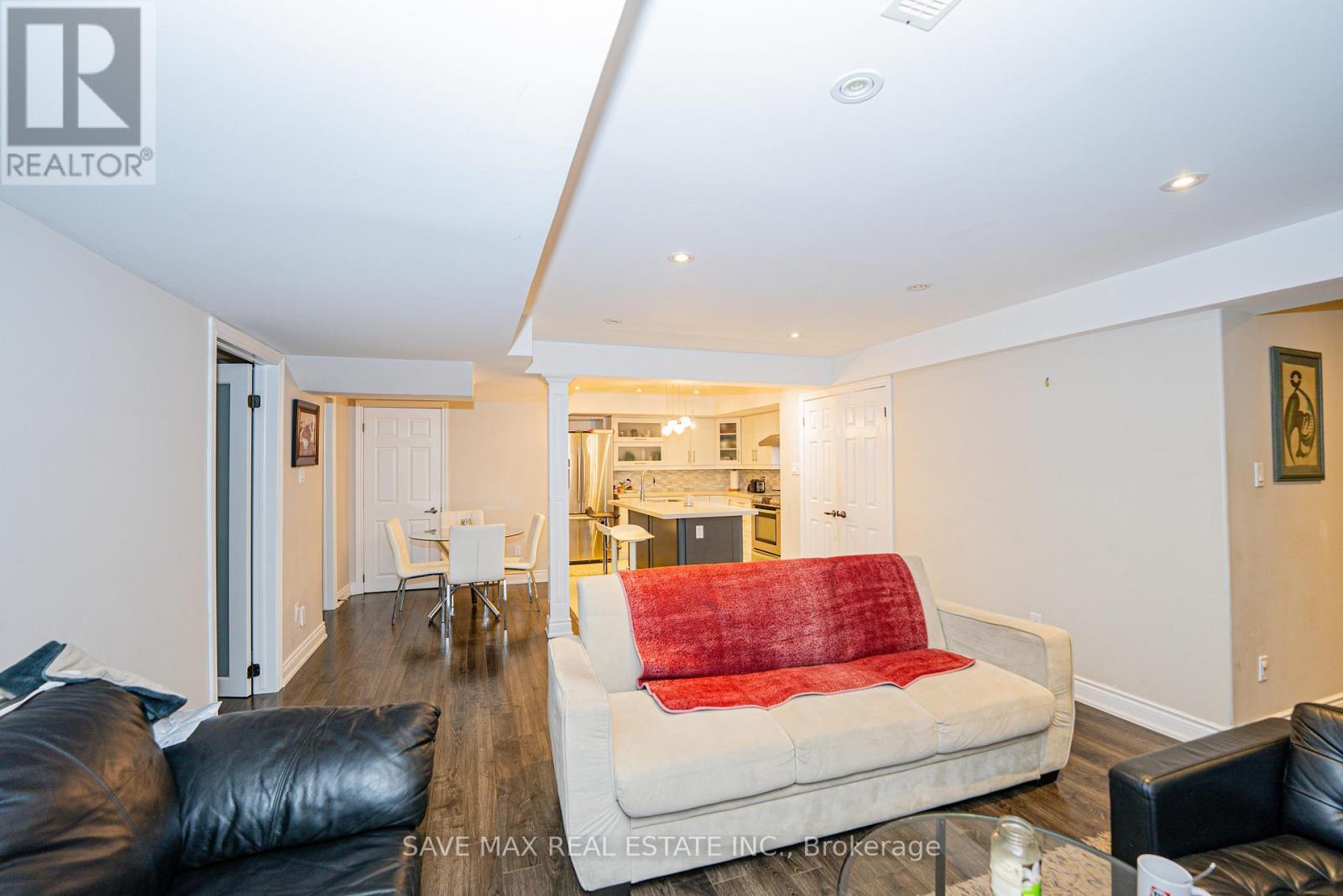 5 Dillon Drive, Brampton, ON - Indoor Photo Showing Living Room