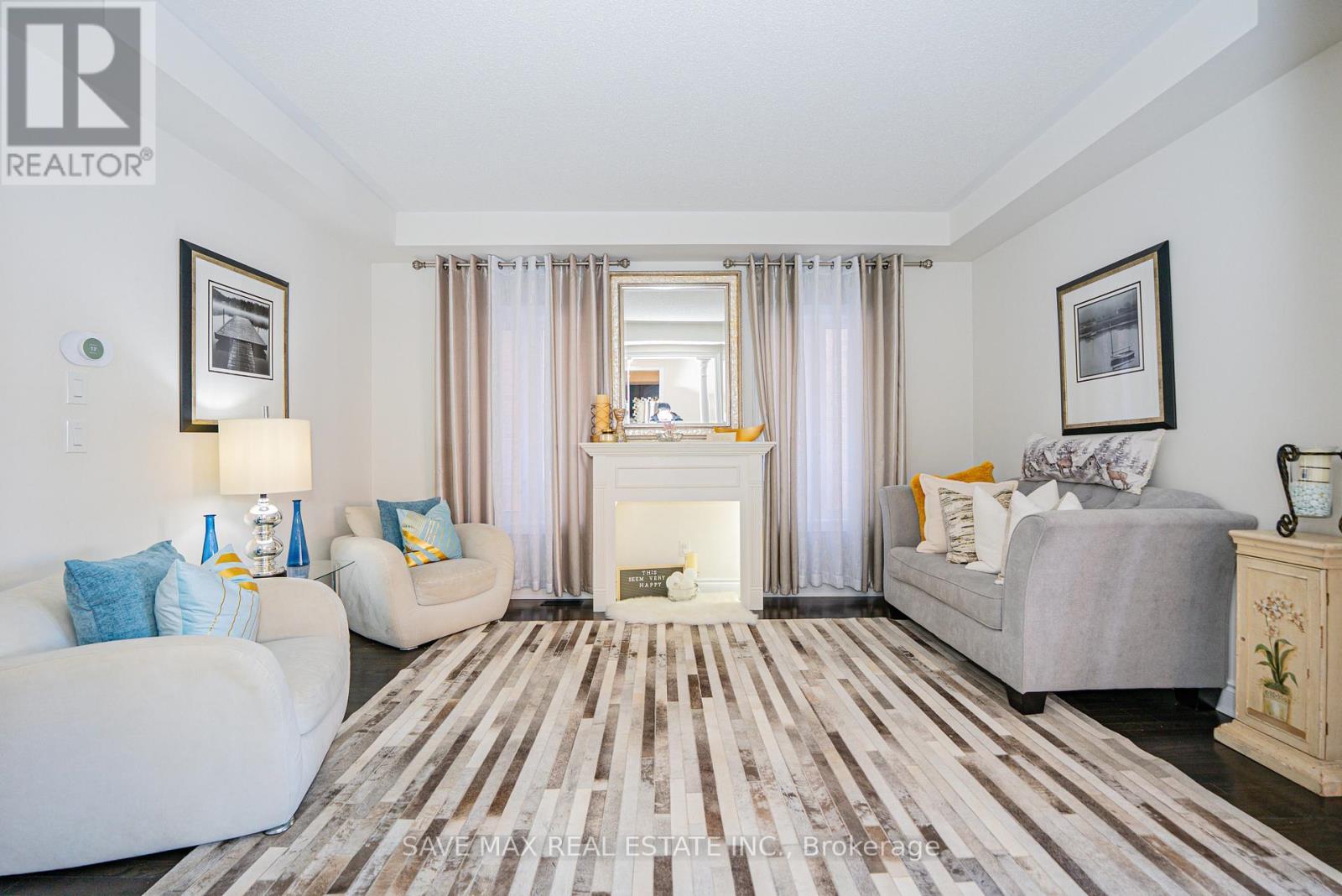 5 Dillon Drive, Brampton, ON - Indoor Photo Showing Living Room