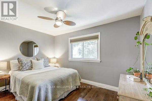 1216 De Quincy Crescent, Burlington, ON - Indoor Photo Showing Bedroom