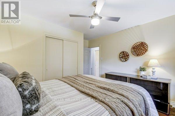 1216 De Quincy Crescent, Burlington, ON - Indoor Photo Showing Bedroom