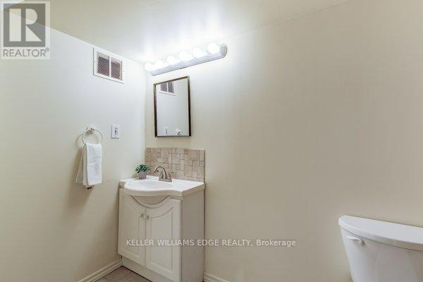 1216 De Quincy Crescent, Burlington, ON - Indoor Photo Showing Bathroom