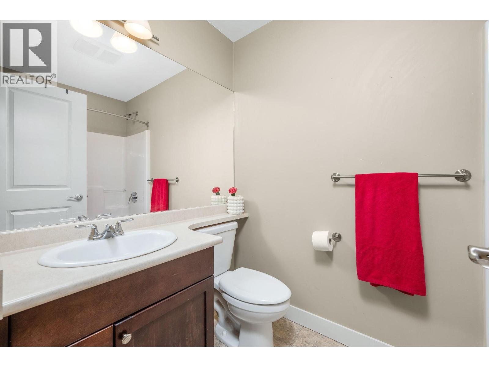 4900 Heritage Drive Unit# 1104, Vernon, BC - Indoor Photo Showing Bathroom