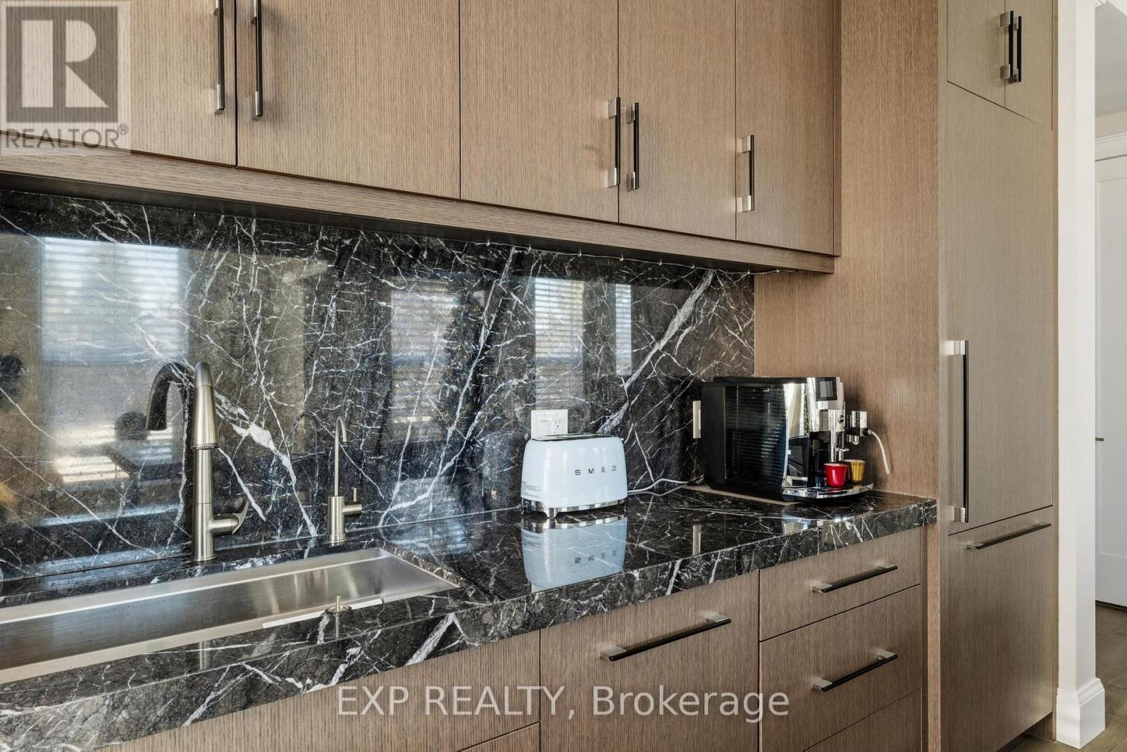 Th10 - 155 Caroline Street S, Waterloo, ON - Indoor Photo Showing Kitchen