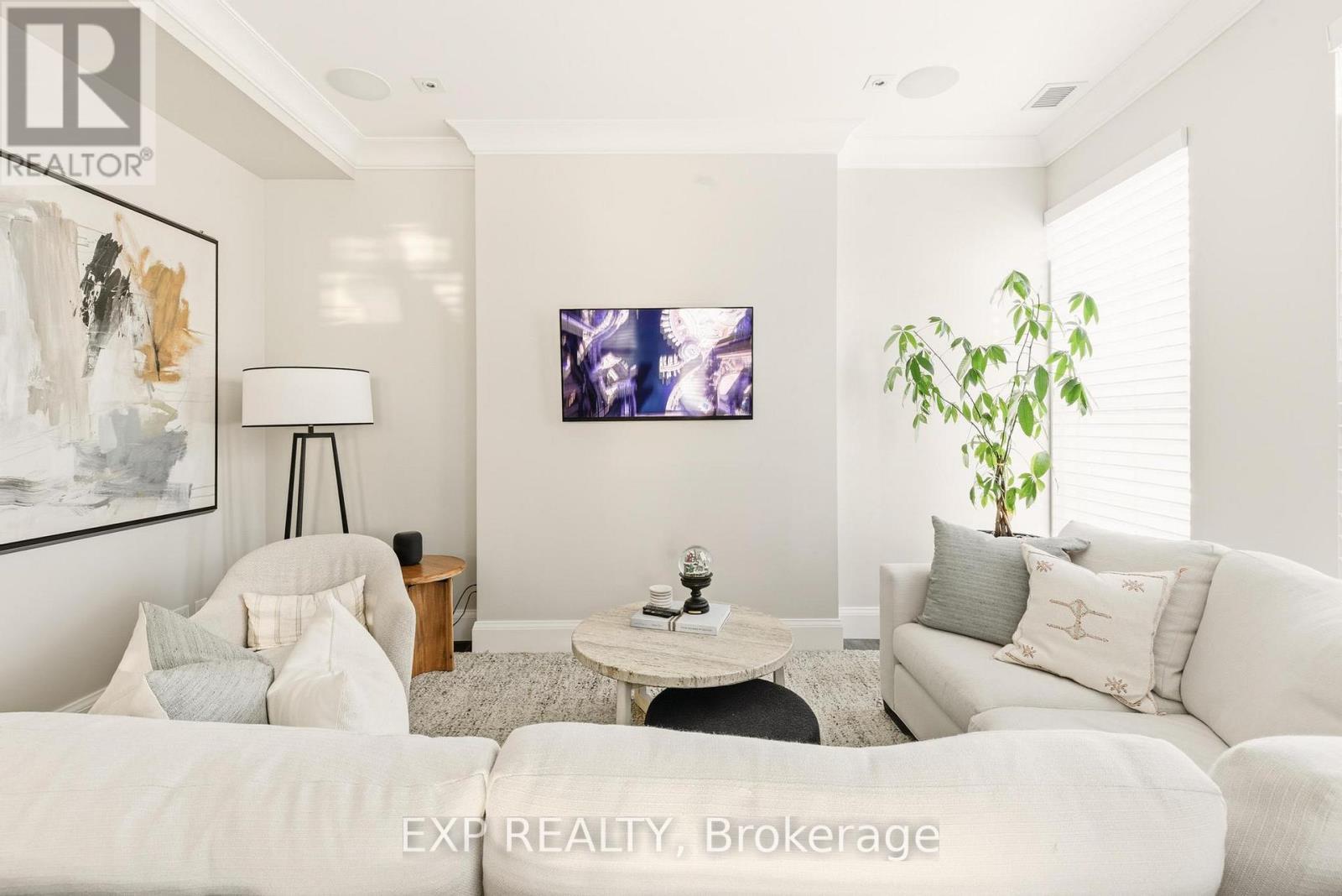 Th10 - 155 Caroline Street S, Waterloo, ON - Indoor Photo Showing Living Room