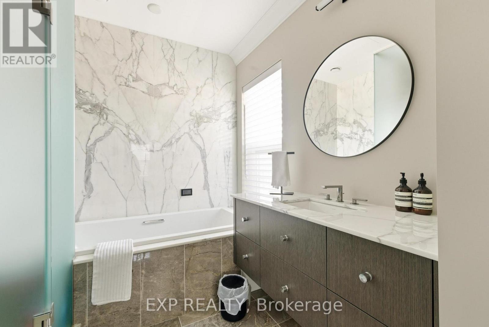 Th10 - 155 Caroline Street S, Waterloo, ON - Indoor Photo Showing Bathroom