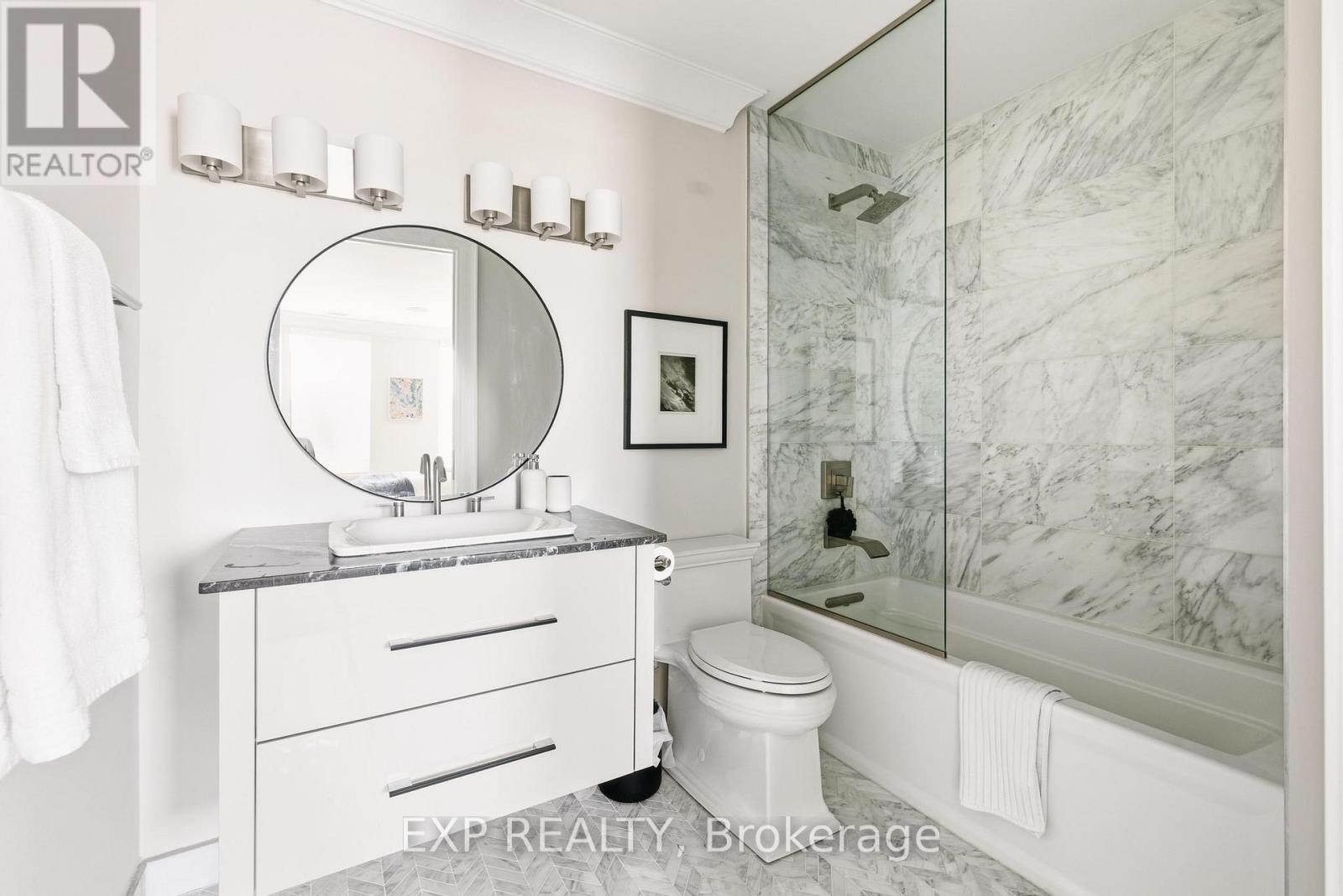 Th10 - 155 Caroline Street S, Waterloo, ON - Indoor Photo Showing Bathroom