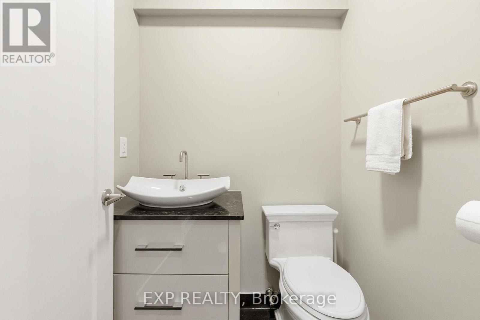 Th10 - 155 Caroline Street S, Waterloo, ON - Indoor Photo Showing Bathroom