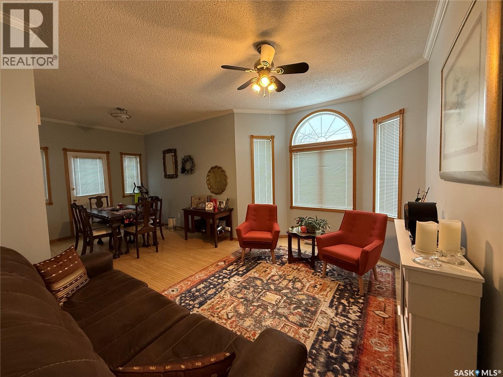 335 6Th Street, Humboldt, SK - Indoor