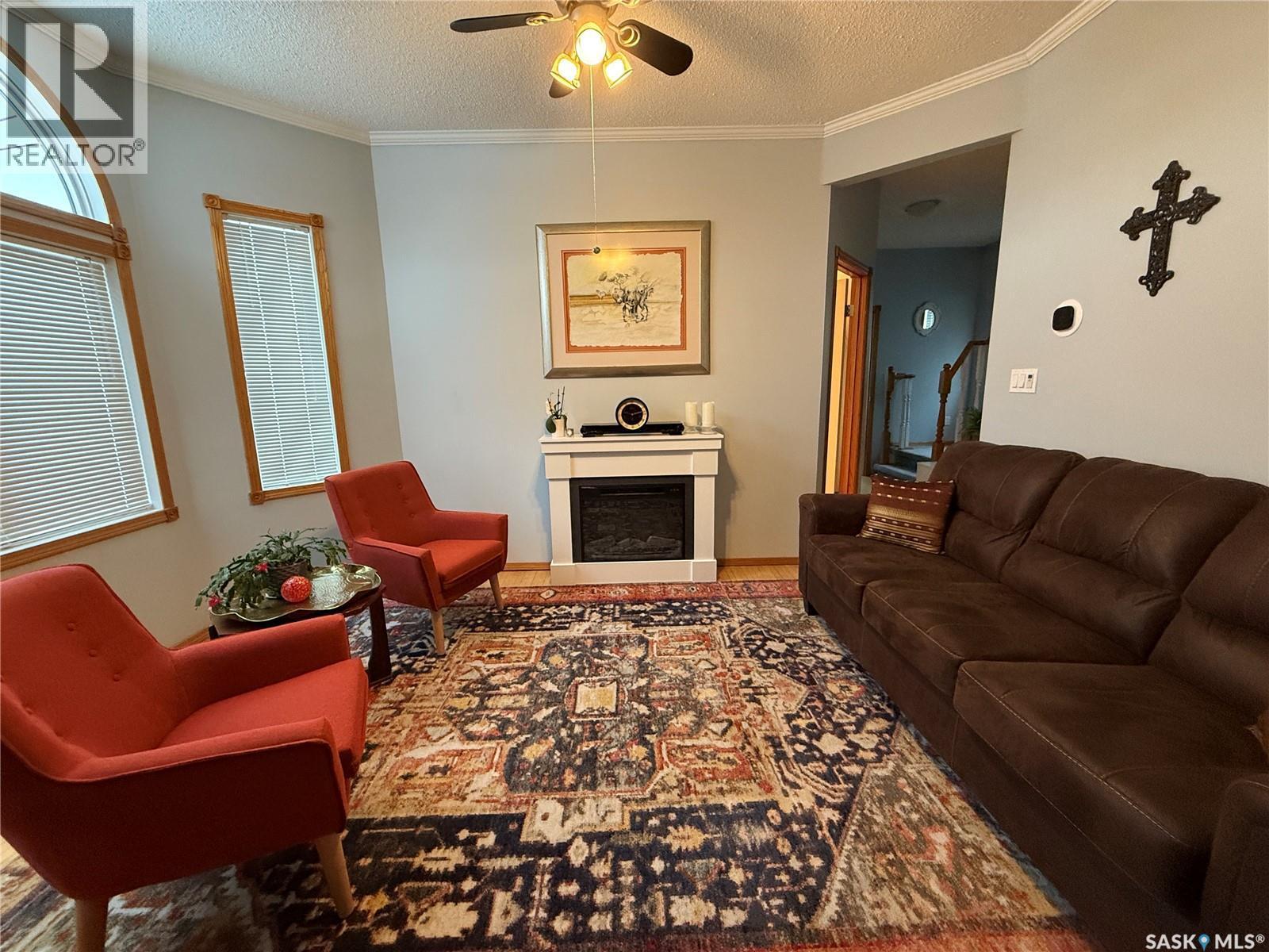 335 6Th Street, Humboldt, SK - Indoor Photo Showing Living Room