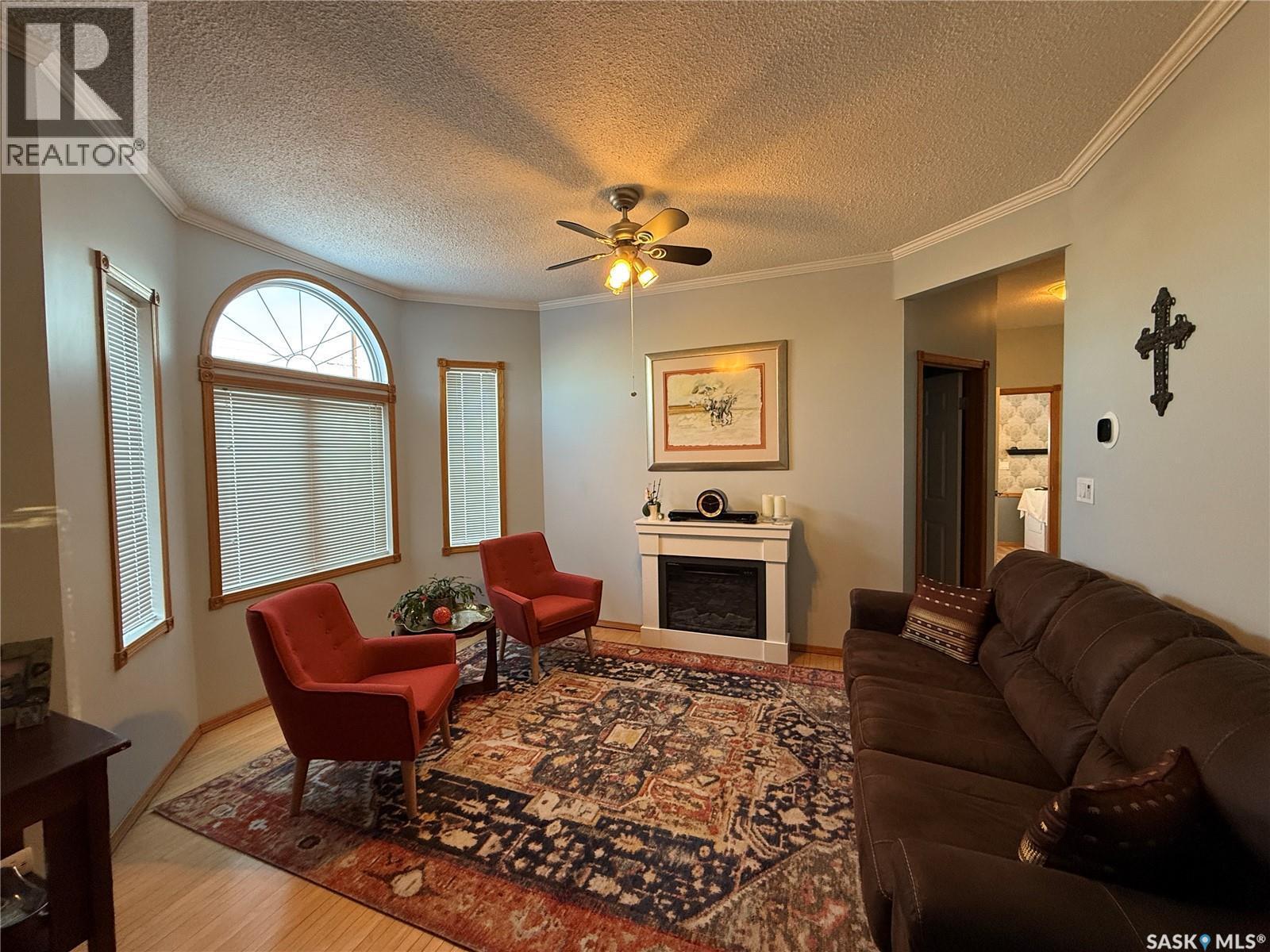 335 6Th Street, Humboldt, SK - Indoor Photo Showing Living Room