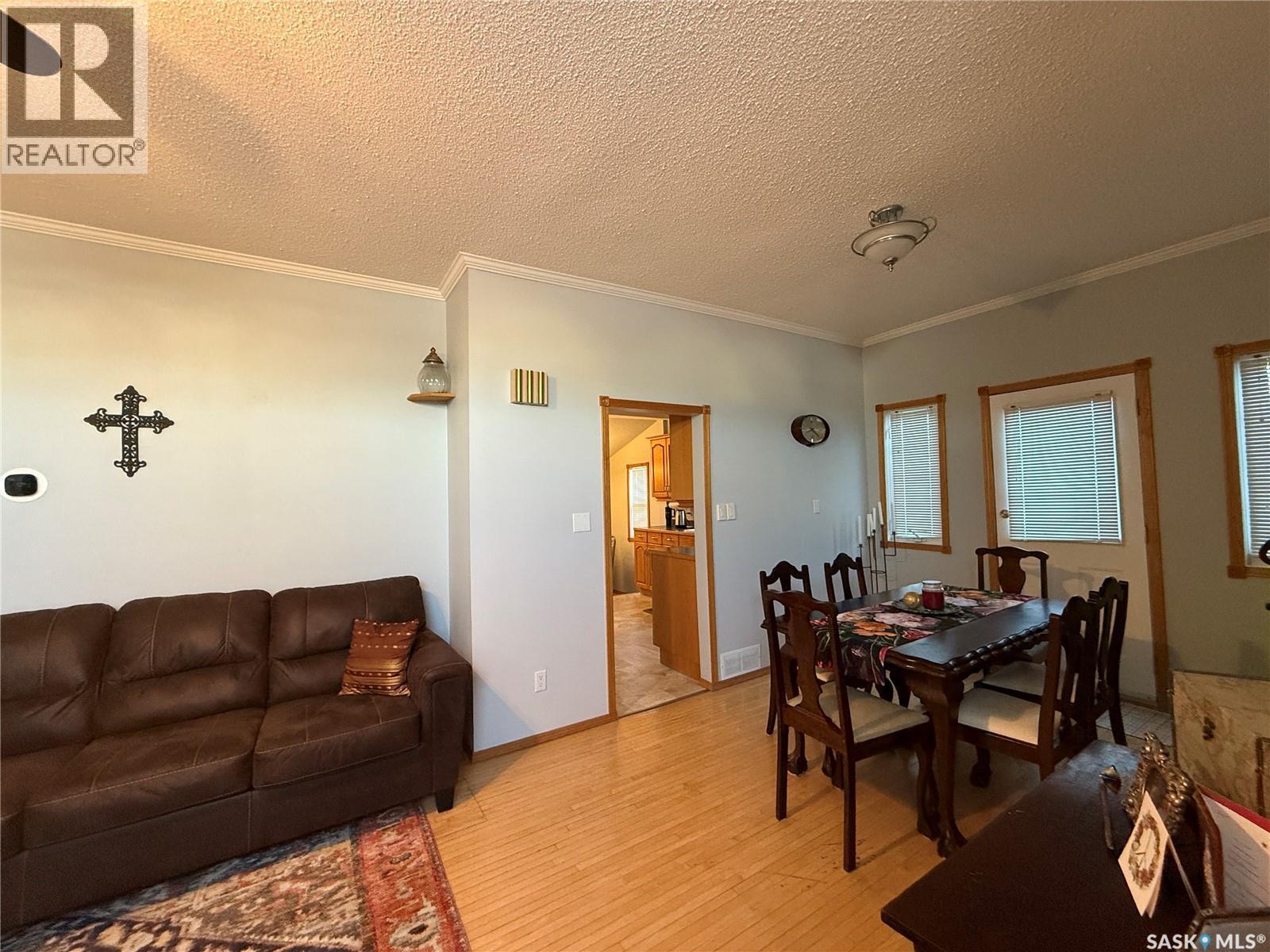 335 6Th Street, Humboldt, SK - Indoor
