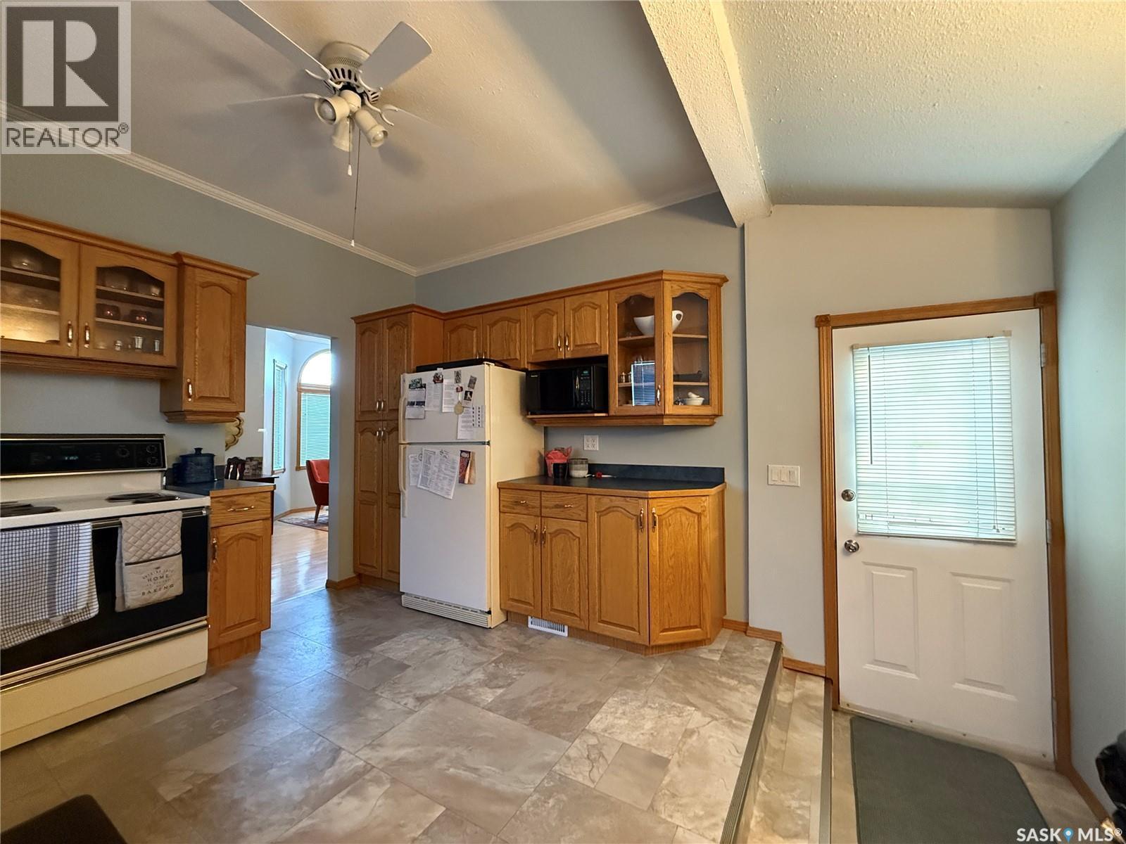 335 6Th Street, Humboldt, SK - Indoor Photo Showing Kitchen