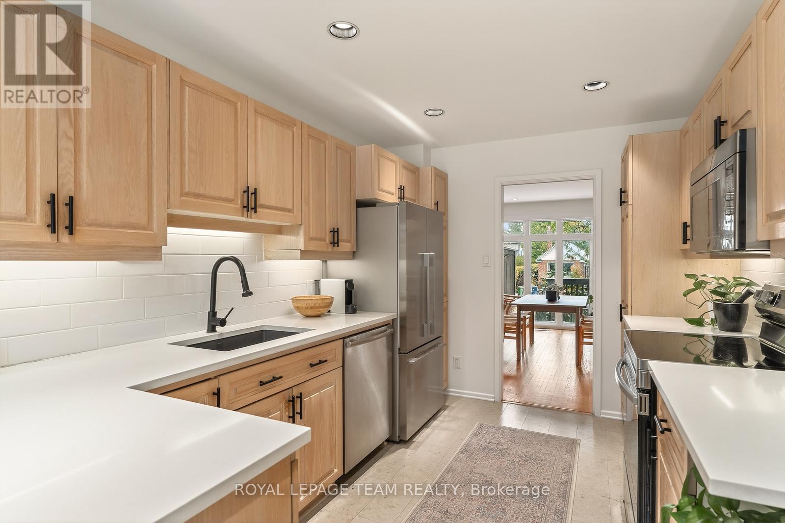 10 - 174 Dufferin Road, Ottawa, ON - Indoor Photo Showing Kitchen With Upgraded Kitchen