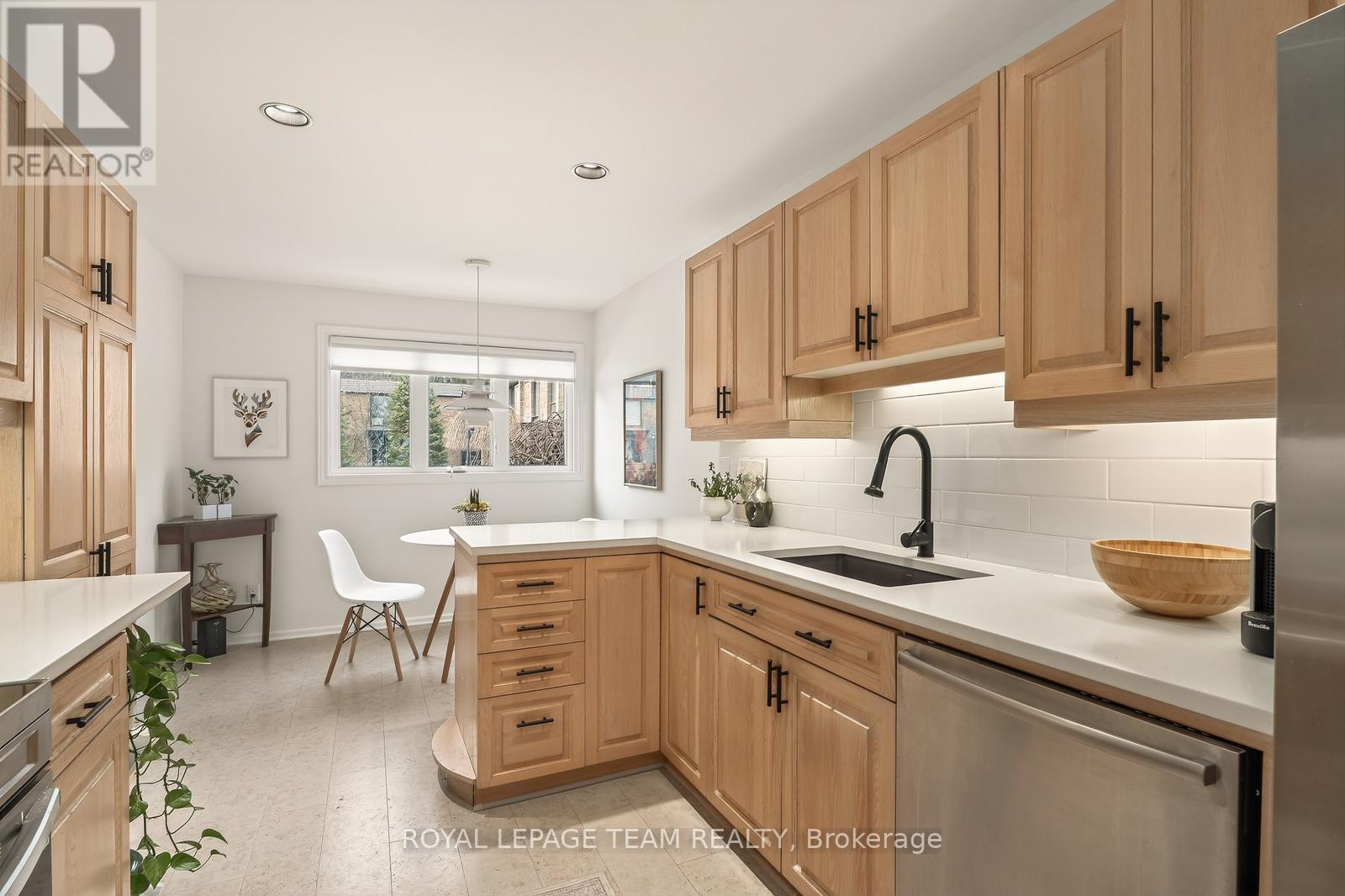 10 - 174 Dufferin Road, Ottawa, ON - Indoor Photo Showing Kitchen