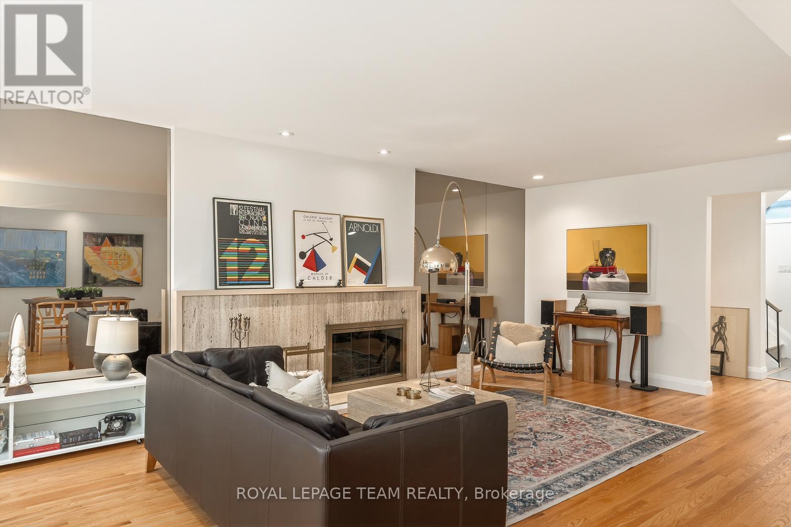 10 - 174 Dufferin Road, Ottawa, ON - Indoor Photo Showing Living Room With Fireplace
