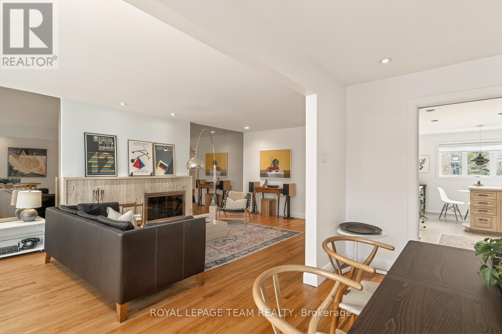 10 - 174 Dufferin Road, Ottawa, ON - Indoor Photo Showing Living Room With Fireplace