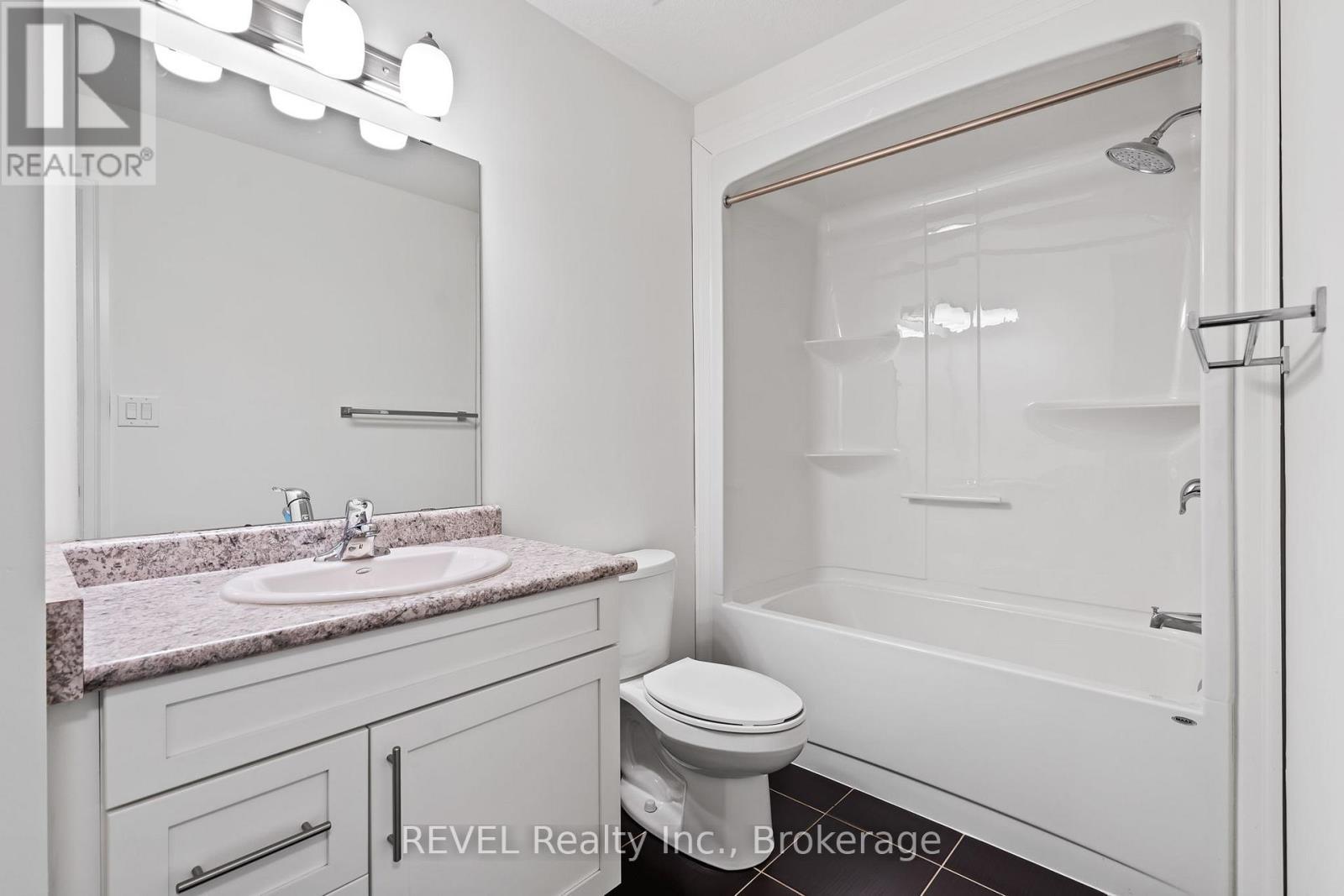 28 - 212 Lakeport Road, St. Catharines (Lakeport), ON - Indoor Photo Showing Bathroom