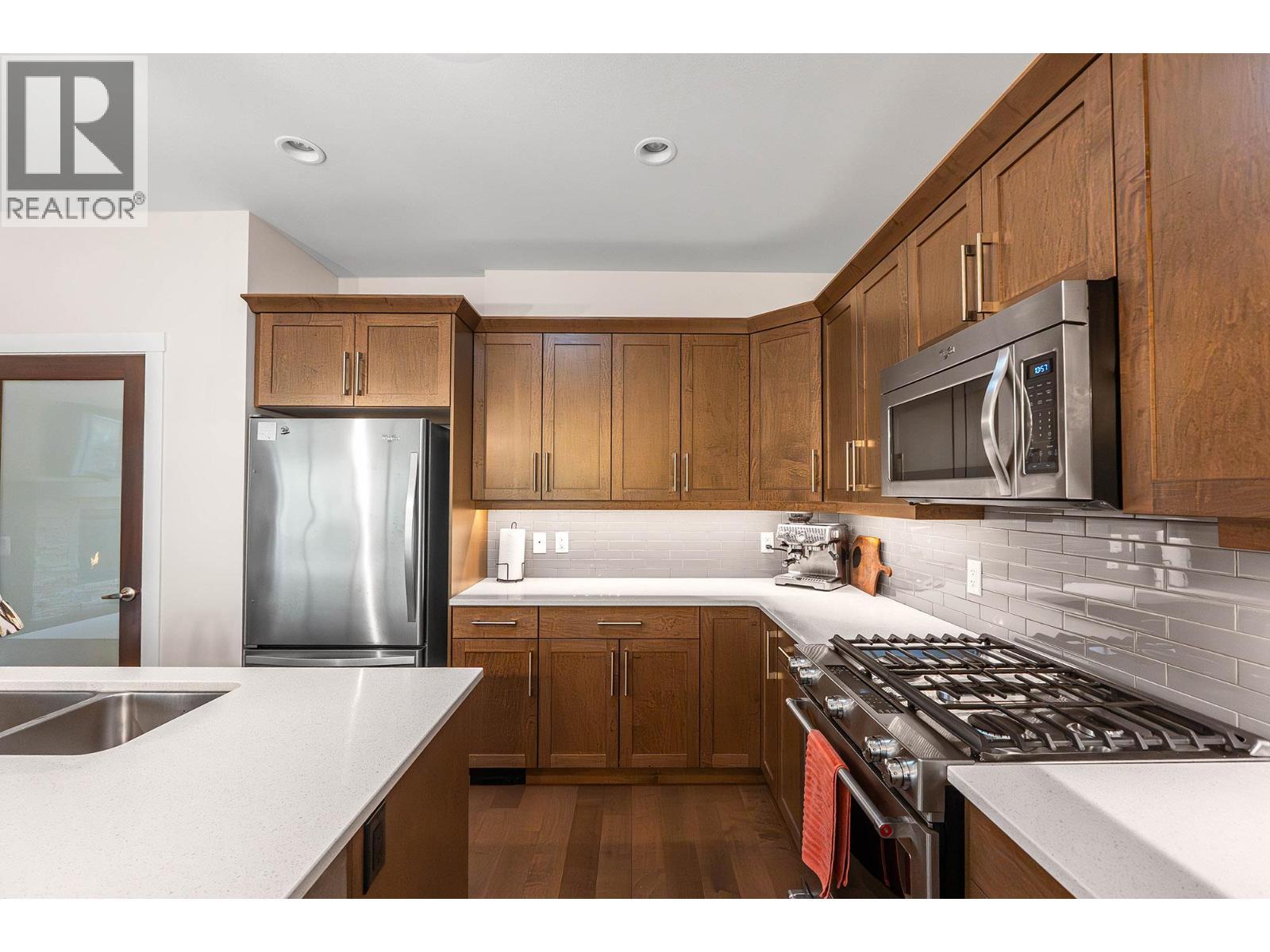 1769 Tower Ranch Drive, Kelowna, BC - Indoor Photo Showing Kitchen With Double Sink