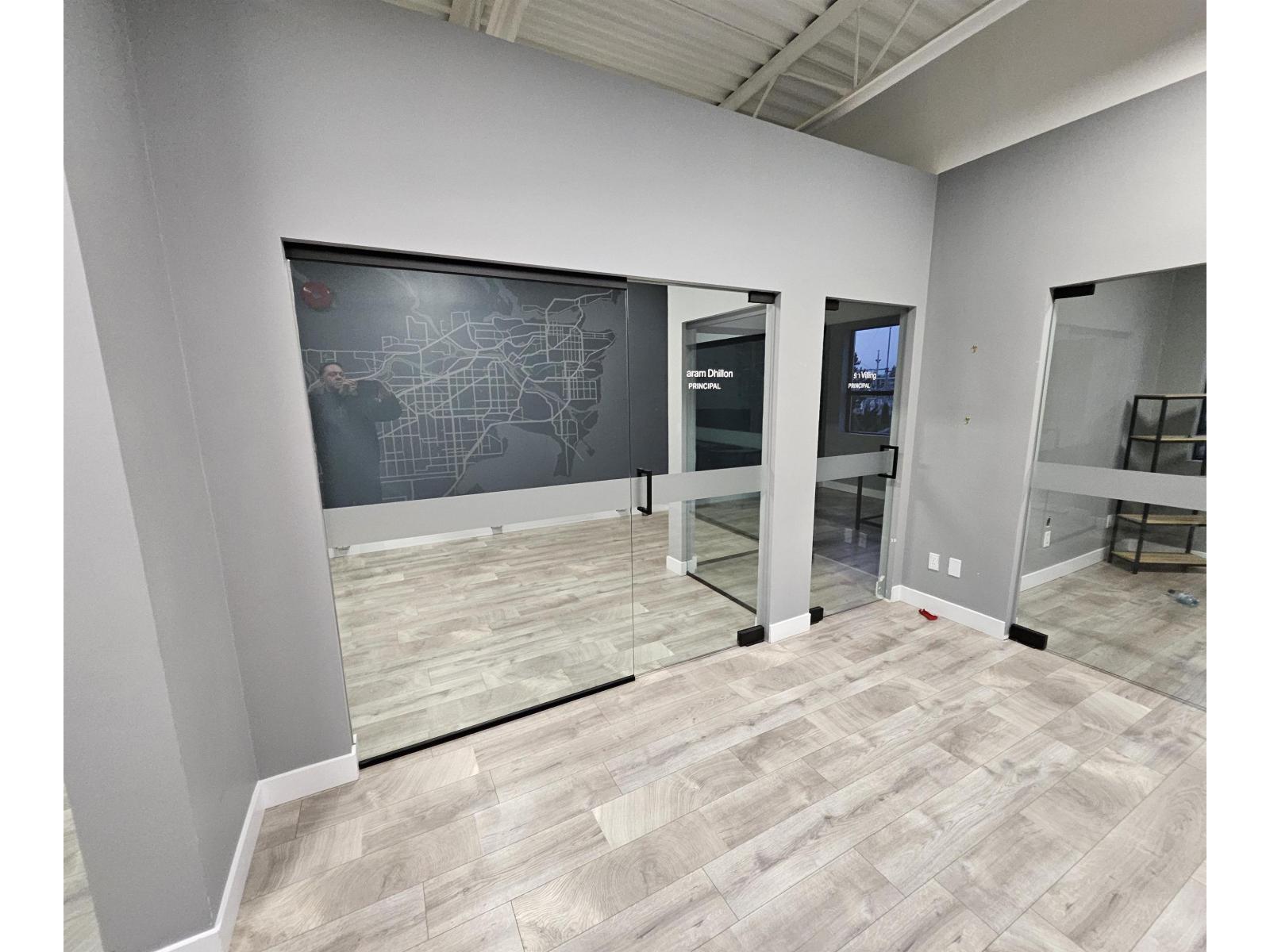 206 15272 Croydon Drive, Surrey, BC