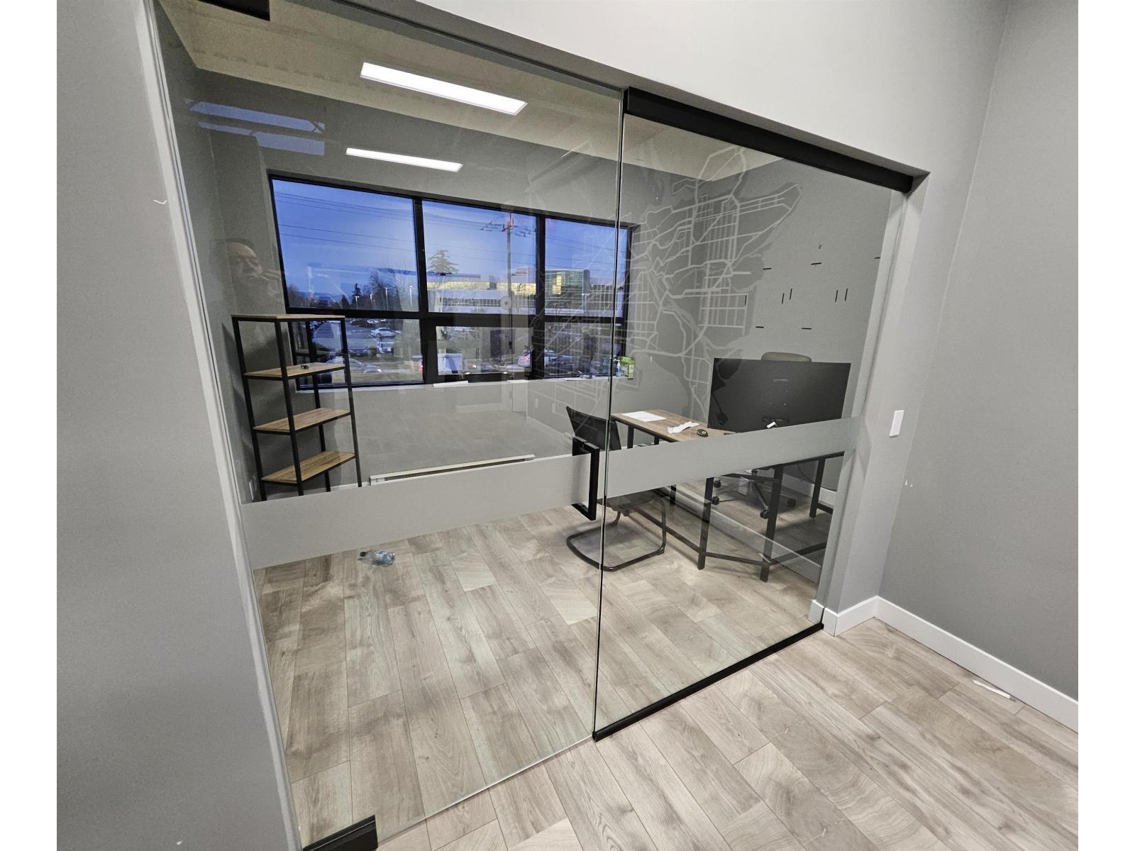 206 15272 Croydon Drive, Surrey, BC