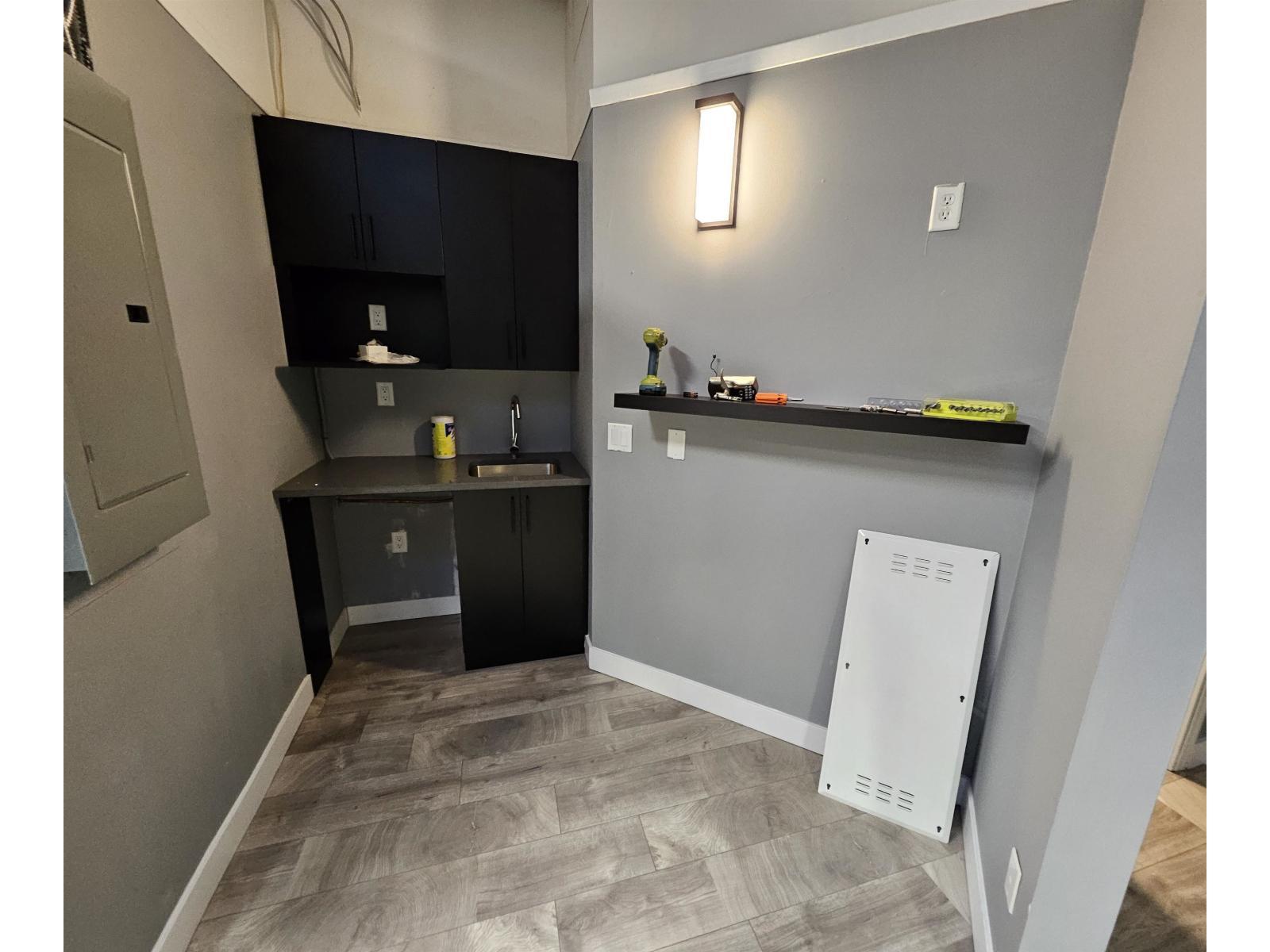 206 15272 Croydon Drive, Surrey, BC