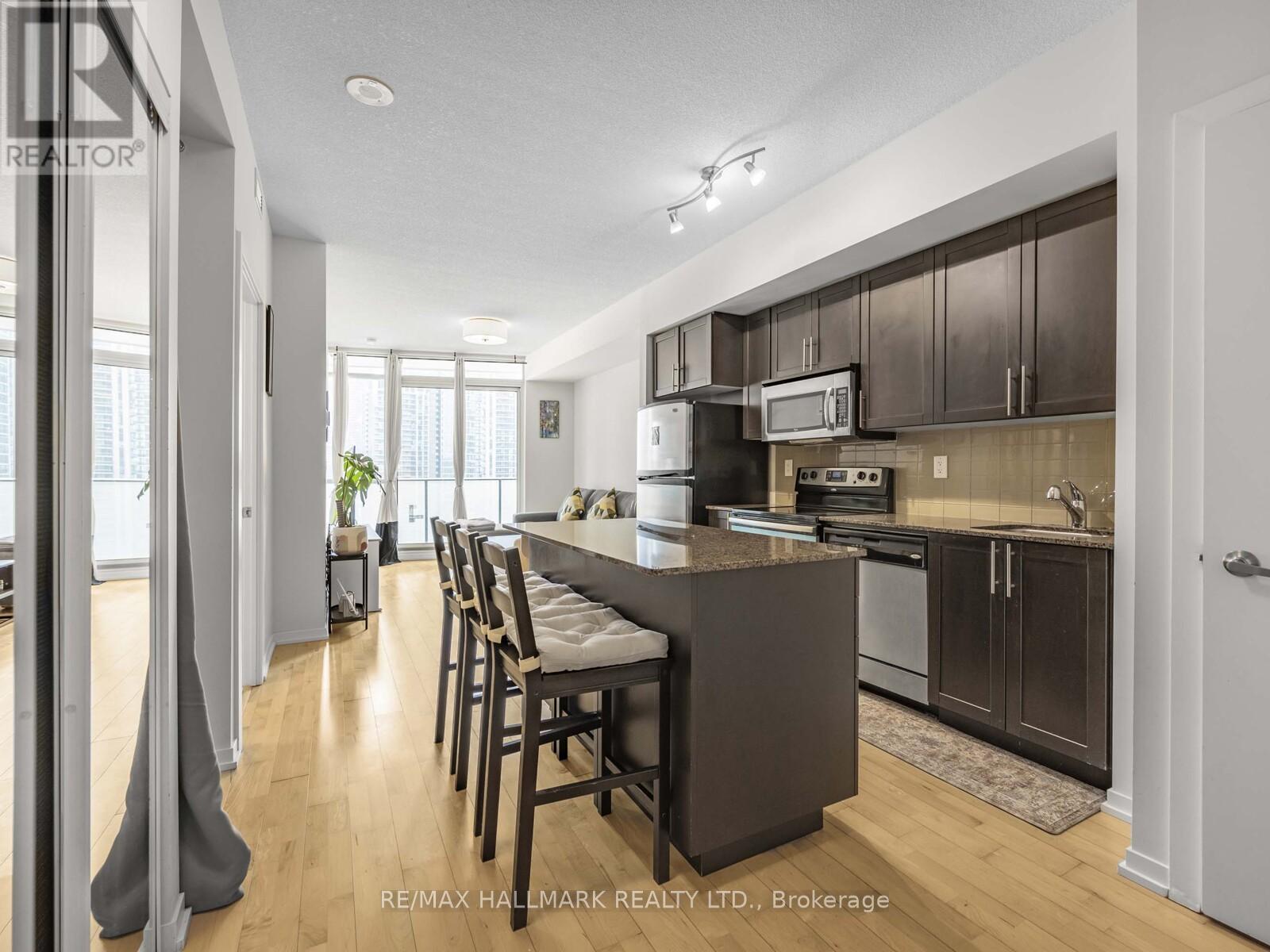 2109 - 65 Bremner Boulevard, Toronto, ON - Indoor Photo Showing Kitchen
