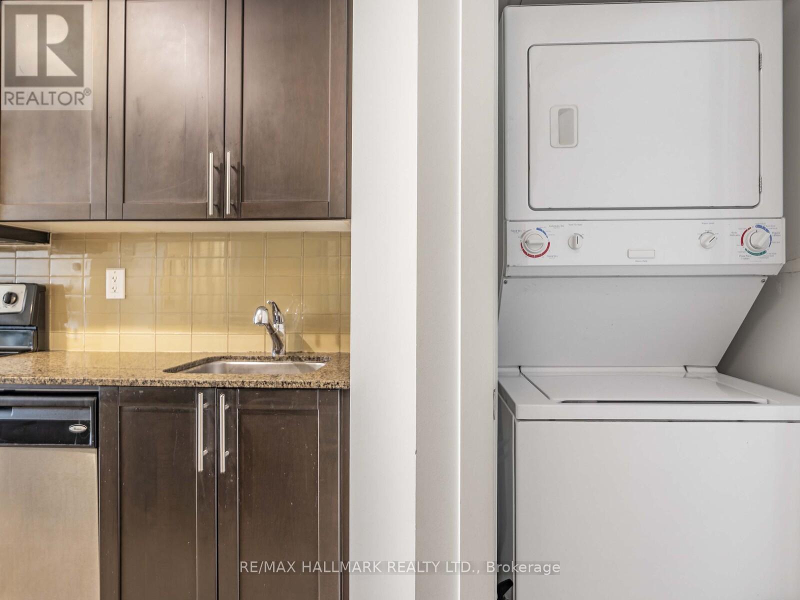2109 - 65 Bremner Boulevard, Toronto, ON - Indoor Photo Showing Laundry Room