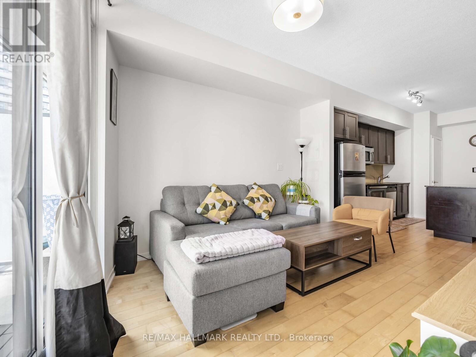 2109 - 65 Bremner Boulevard, Toronto, ON - Indoor Photo Showing Living Room