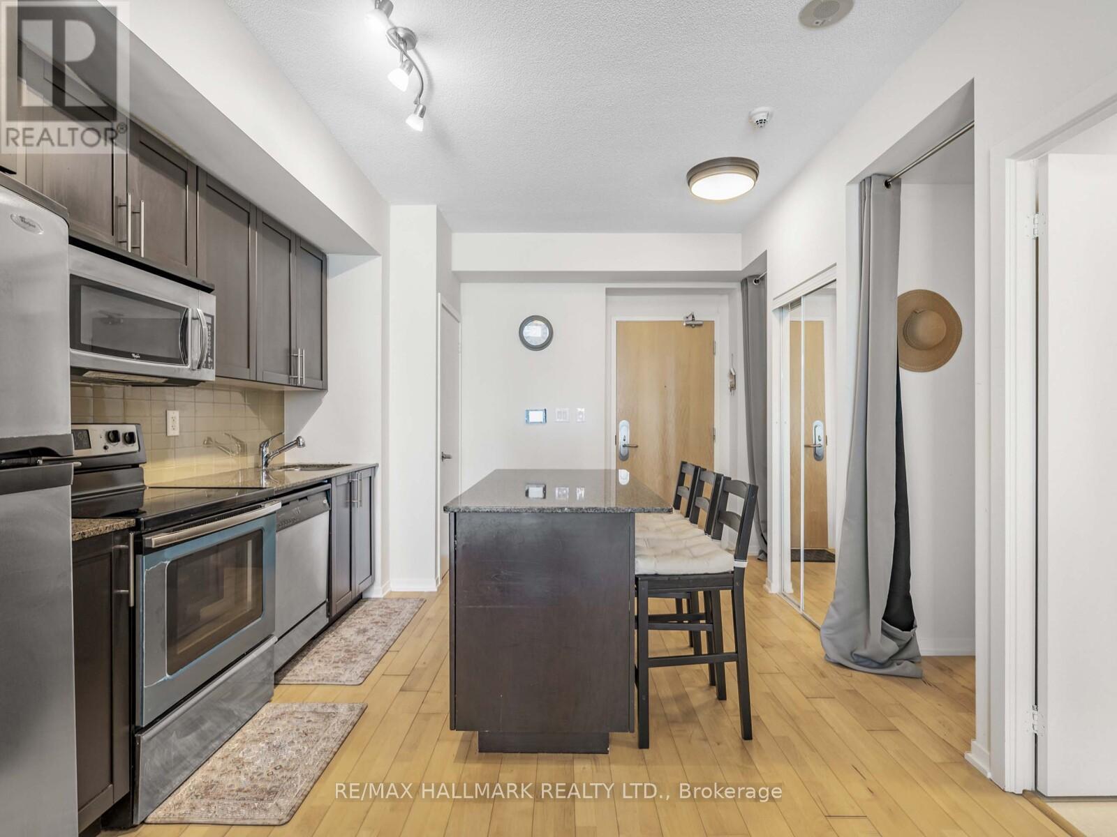 2109 - 65 Bremner Boulevard, Toronto, ON - Indoor Photo Showing Kitchen