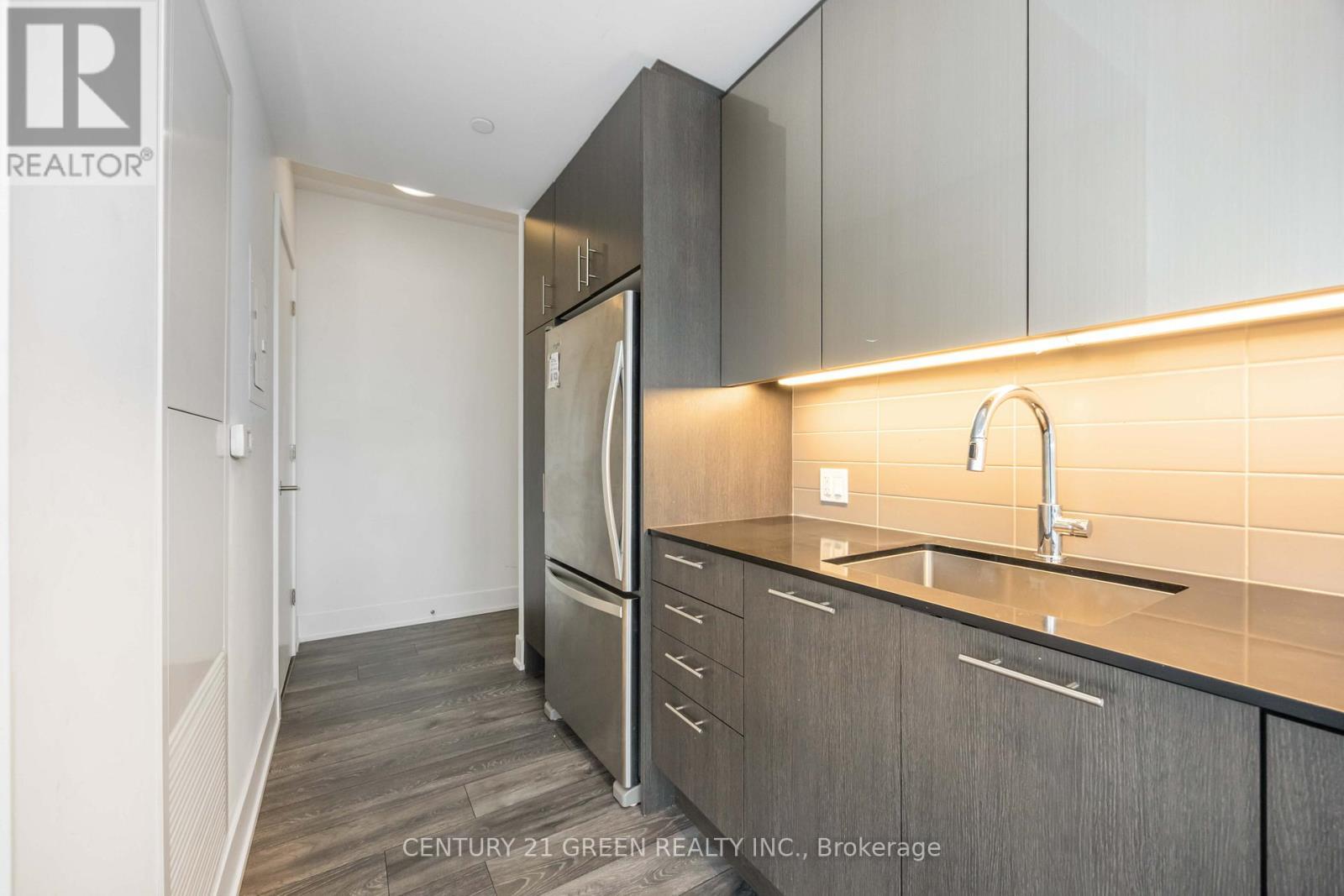 3405 - 403 Church Street, Toronto, ON - Indoor Photo Showing Kitchen With Upgraded Kitchen