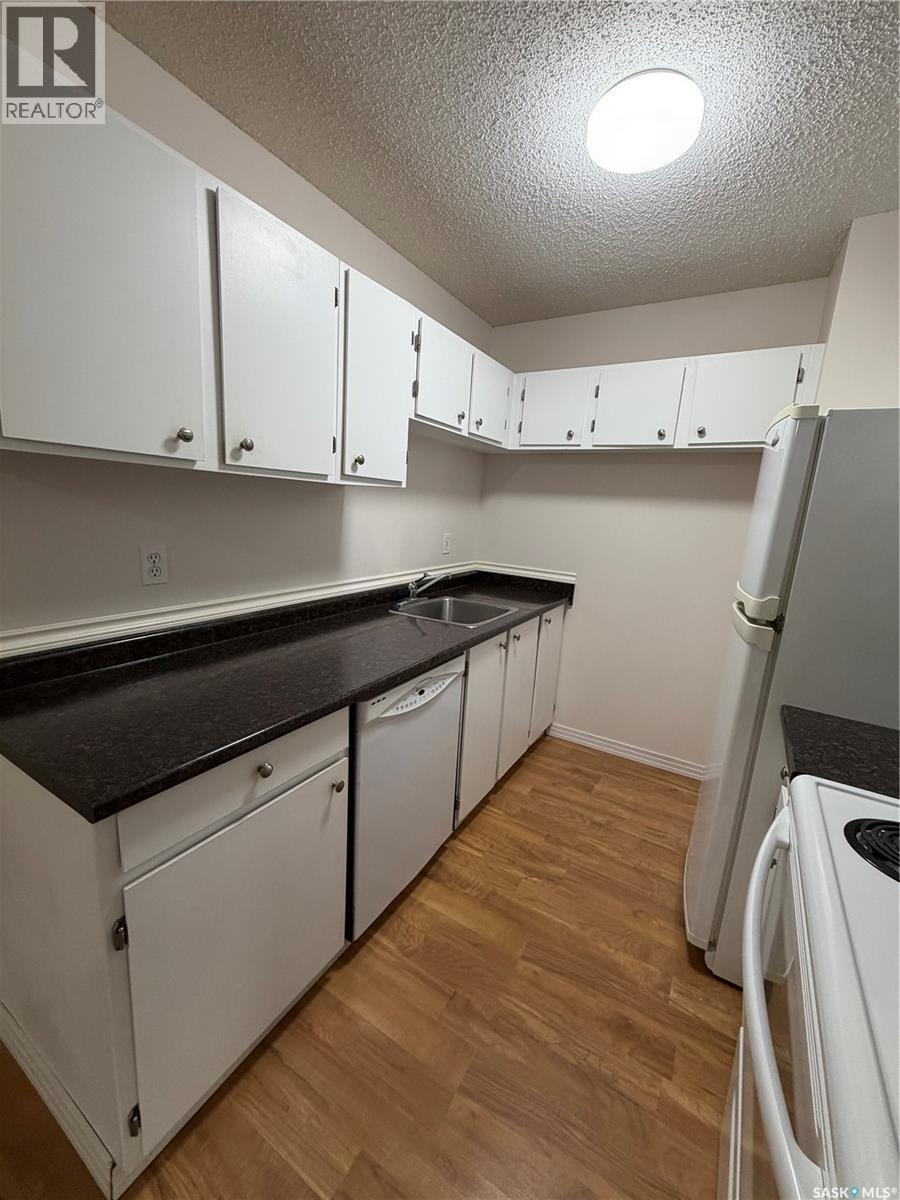 106 403 Tait Court, Saskatoon, SK - Indoor Photo Showing Kitchen