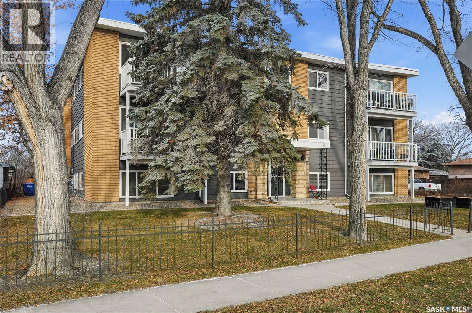 6 230 Broadway Avenue E, Regina, SK - Outdoor With Balcony