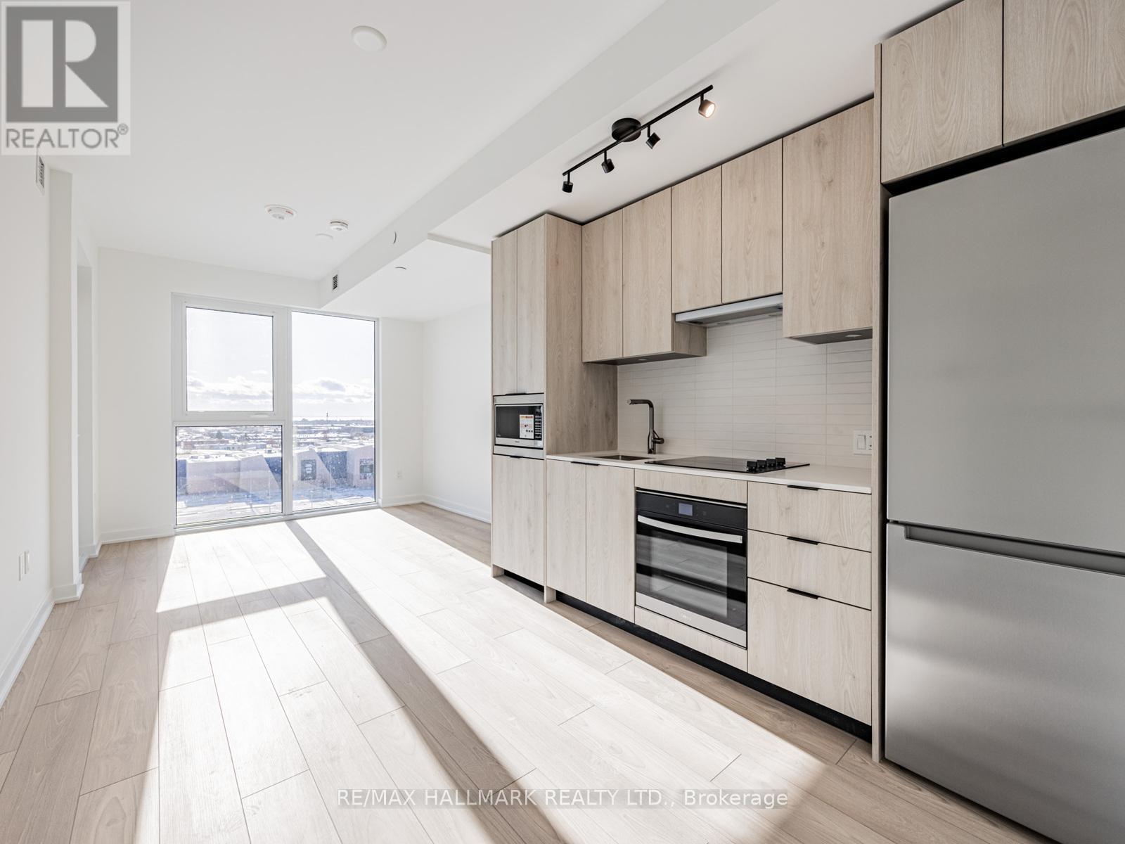 715 - 1007 The Queensway, Toronto, ON - Indoor Photo Showing Kitchen