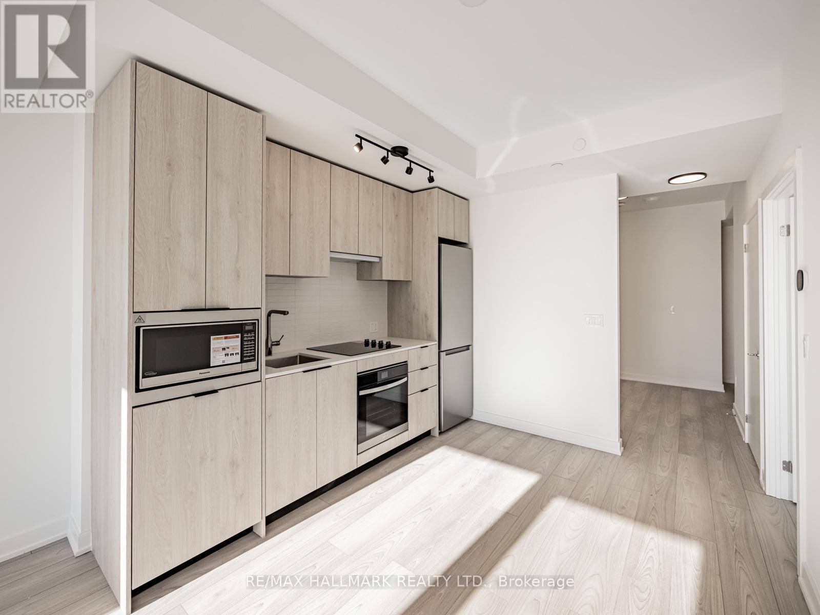 715 - 1007 The Queensway, Toronto, ON - Indoor Photo Showing Kitchen