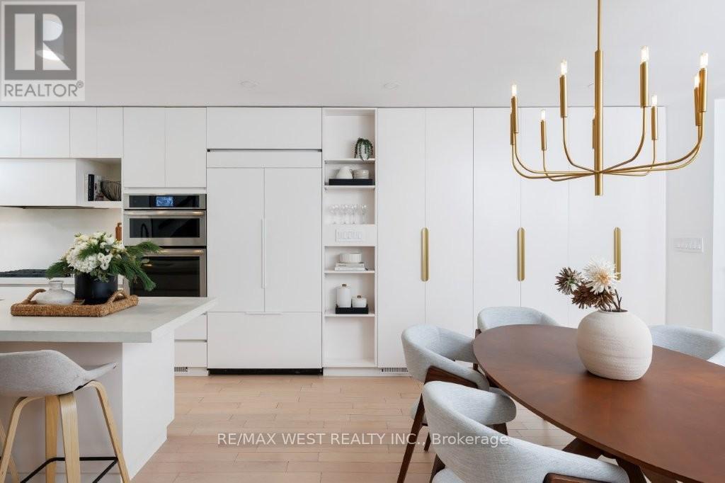 424 Clendenan Avenue, Toronto, ON - Indoor Photo Showing Kitchen