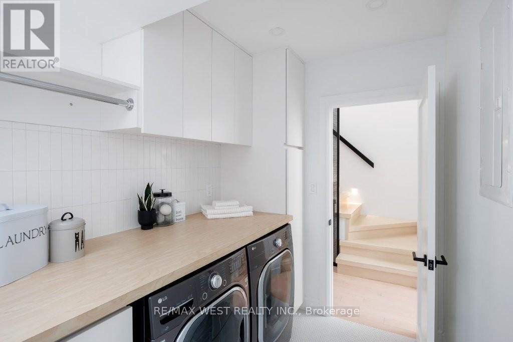 424 Clendenan Avenue, Toronto, ON - Indoor Photo Showing Laundry Room