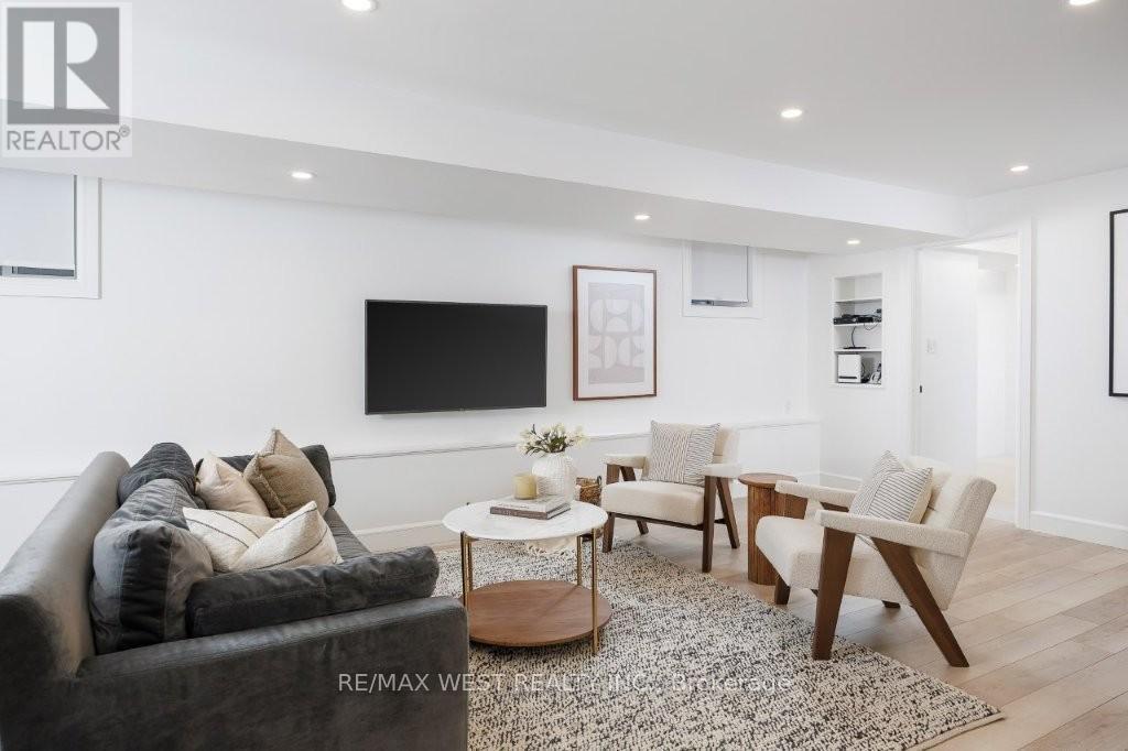 424 Clendenan Avenue, Toronto, ON - Indoor