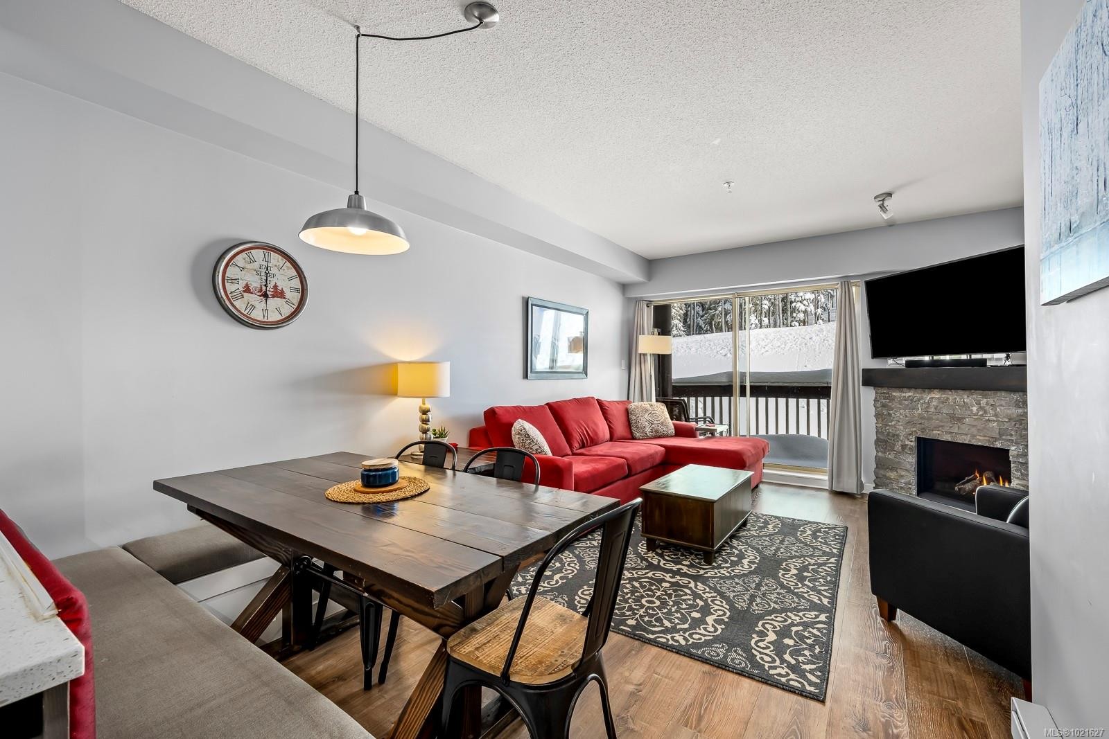 210-1290 Alpine Rd, Courtenay, BC - Indoor With Fireplace