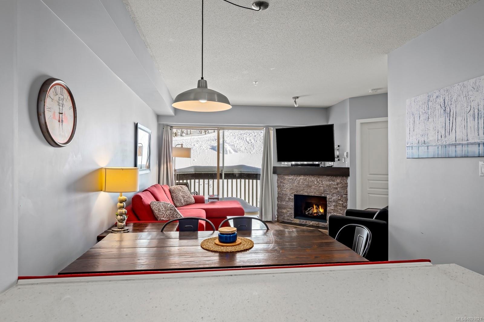 210-1290 Alpine Rd, Courtenay, BC - Indoor With Fireplace