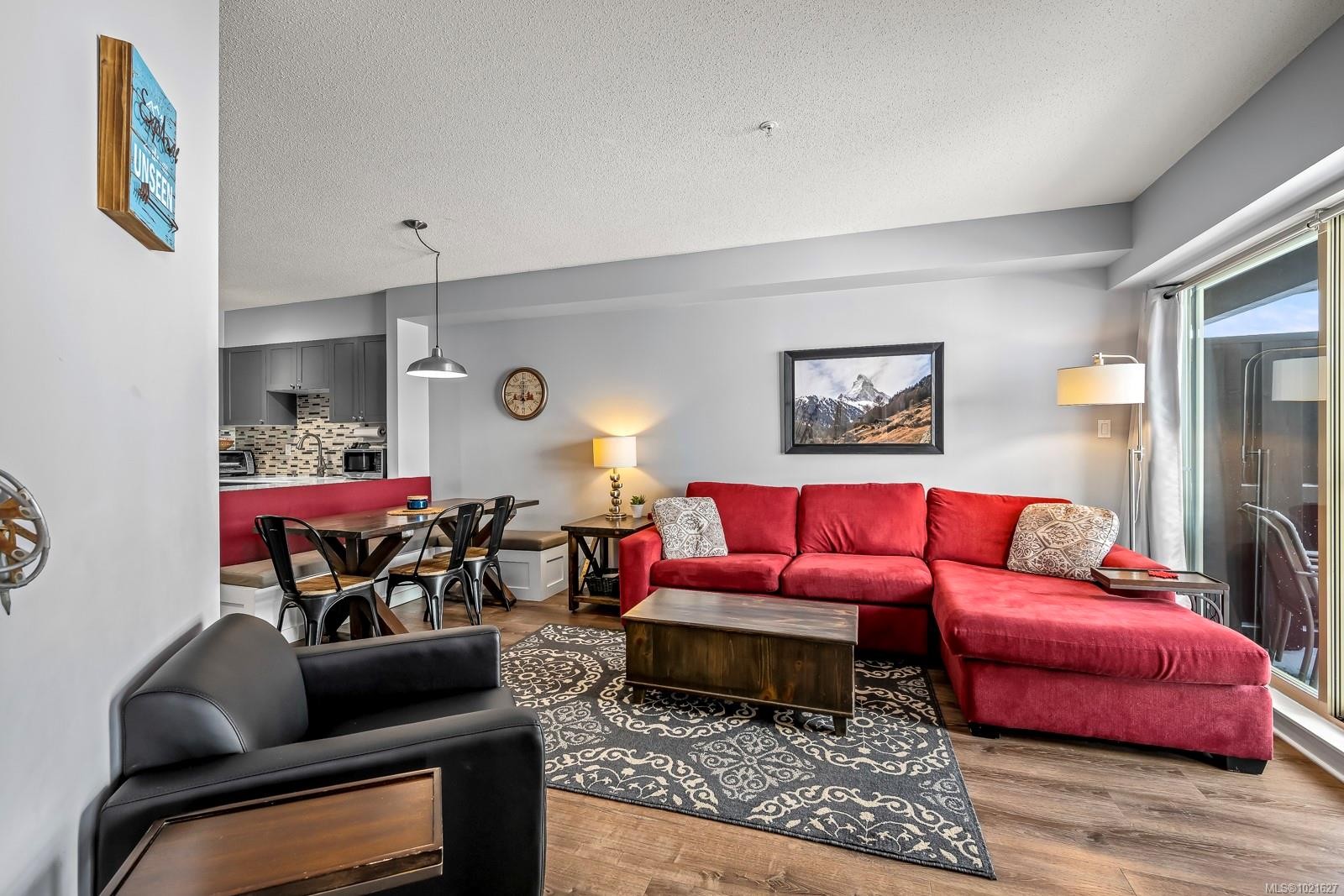 210-1290 Alpine Rd, Courtenay, BC - Indoor Photo Showing Living Room