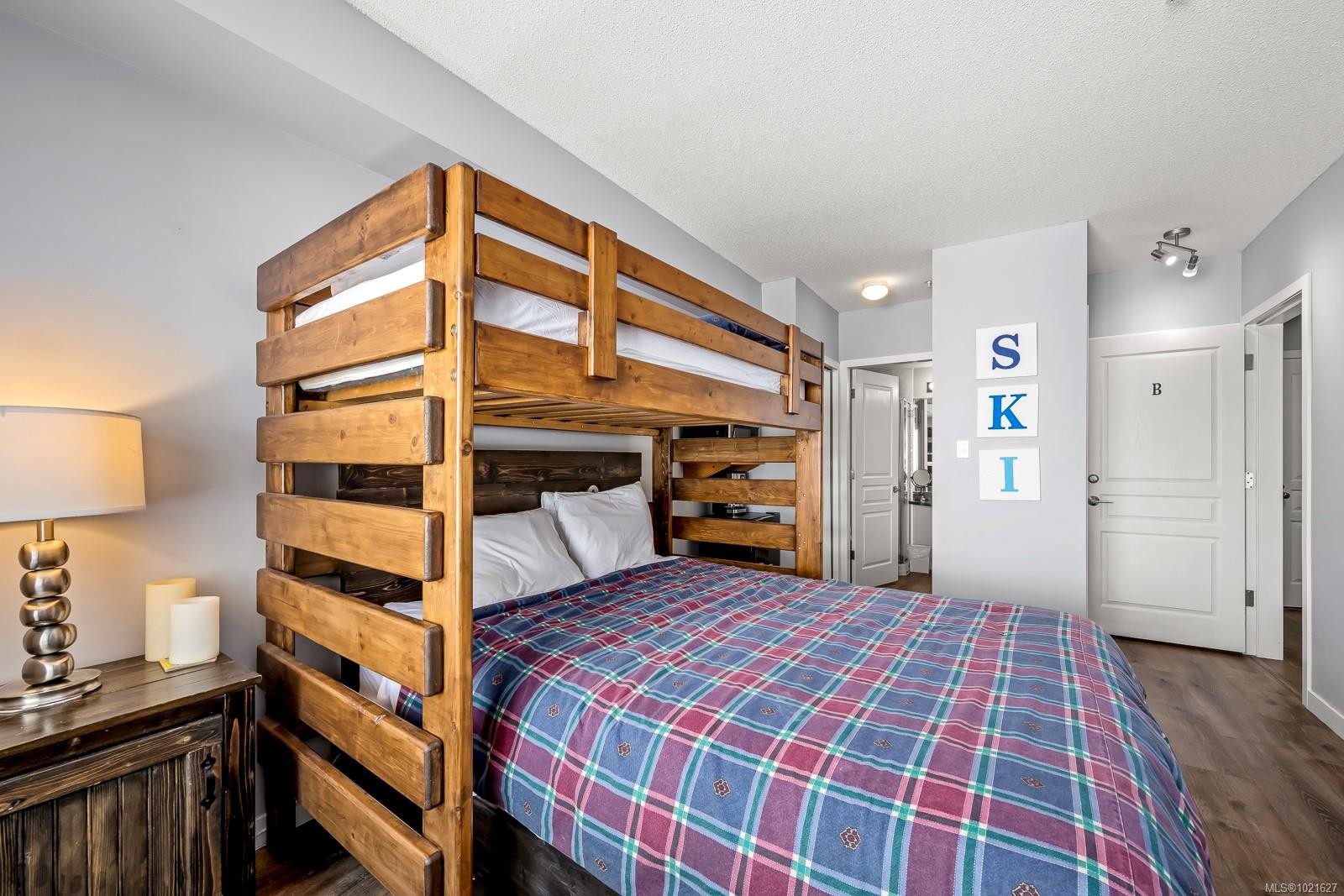 210-1290 Alpine Rd, Courtenay, BC - Indoor Photo Showing Bedroom