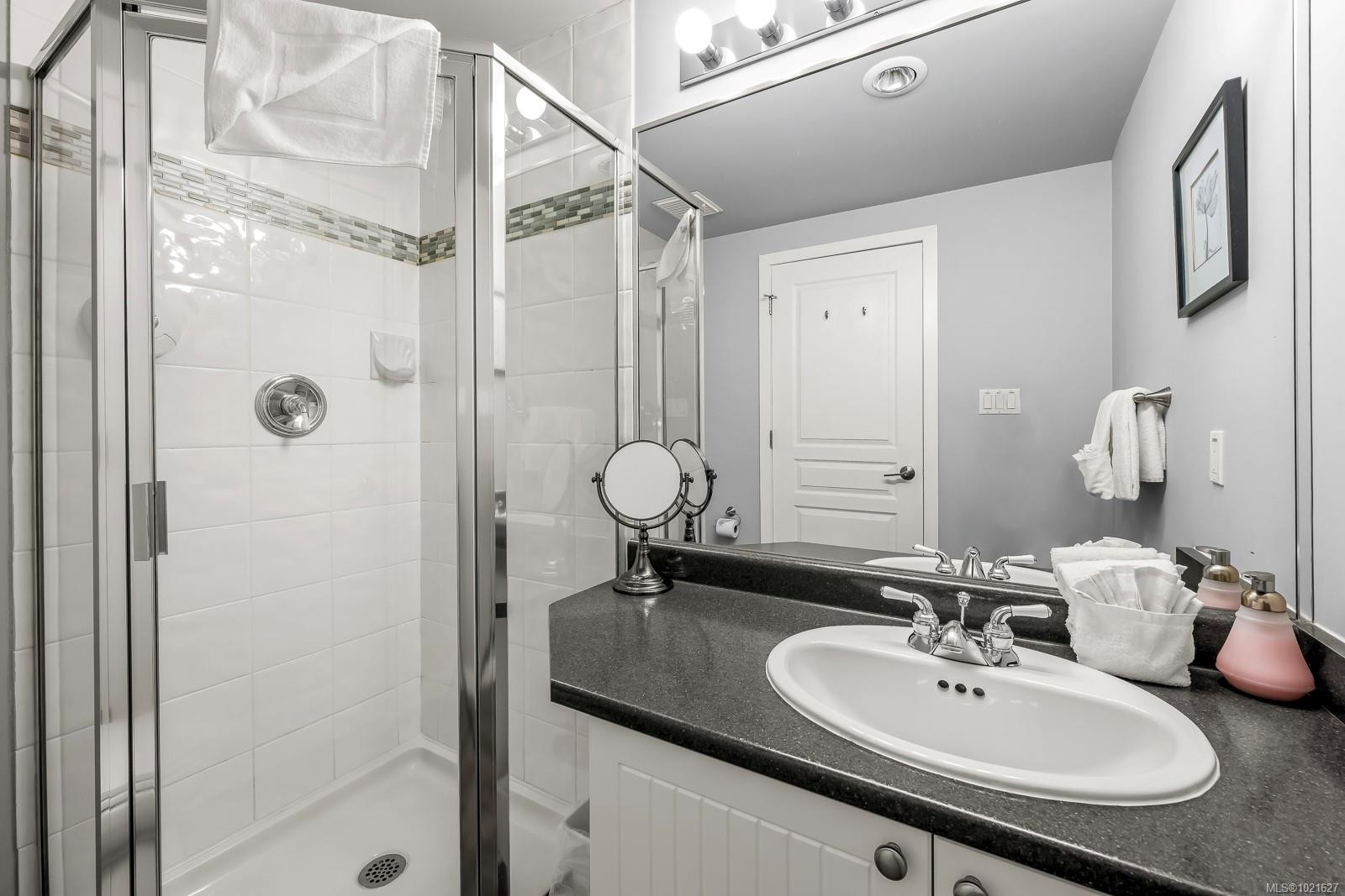 210-1290 Alpine Rd, Courtenay, BC - Indoor Photo Showing Bathroom