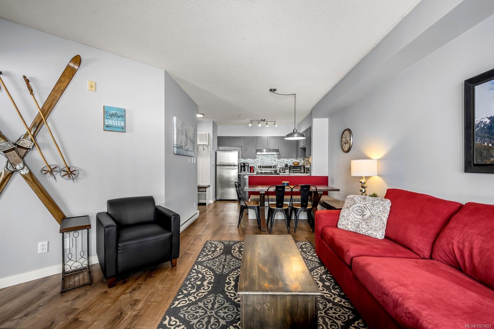 210-1290 Alpine Rd, Courtenay, BC - Indoor Photo Showing Living Room