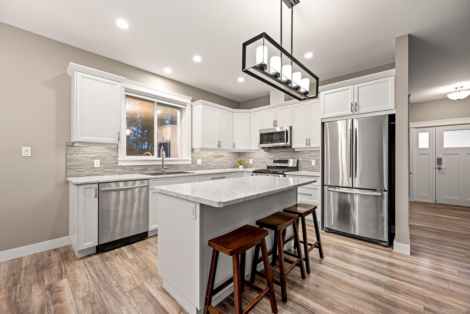 8965 Mclarey Ave, Black Creek, BC