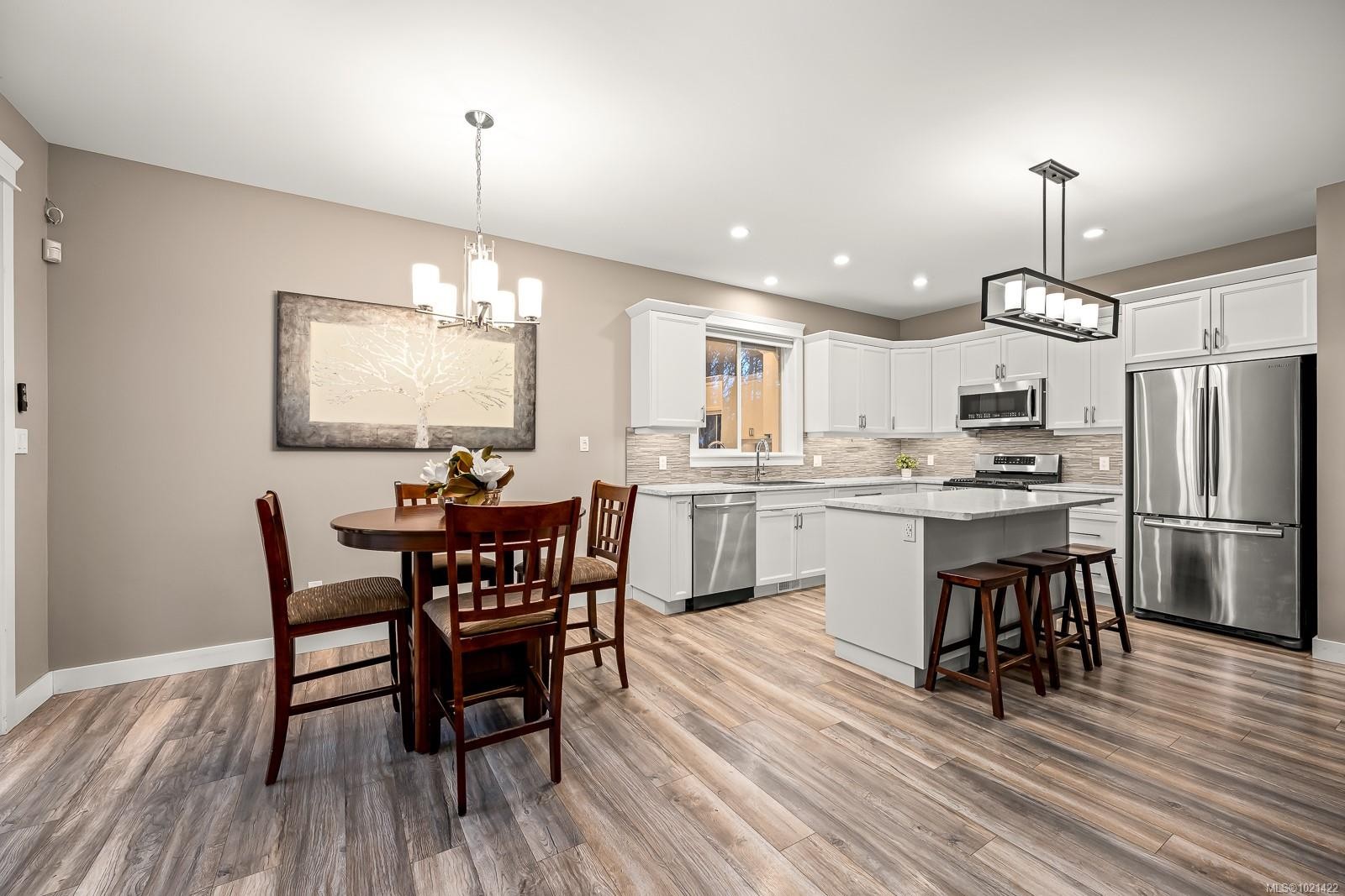 8965 Mclarey Ave, Black Creek, BC