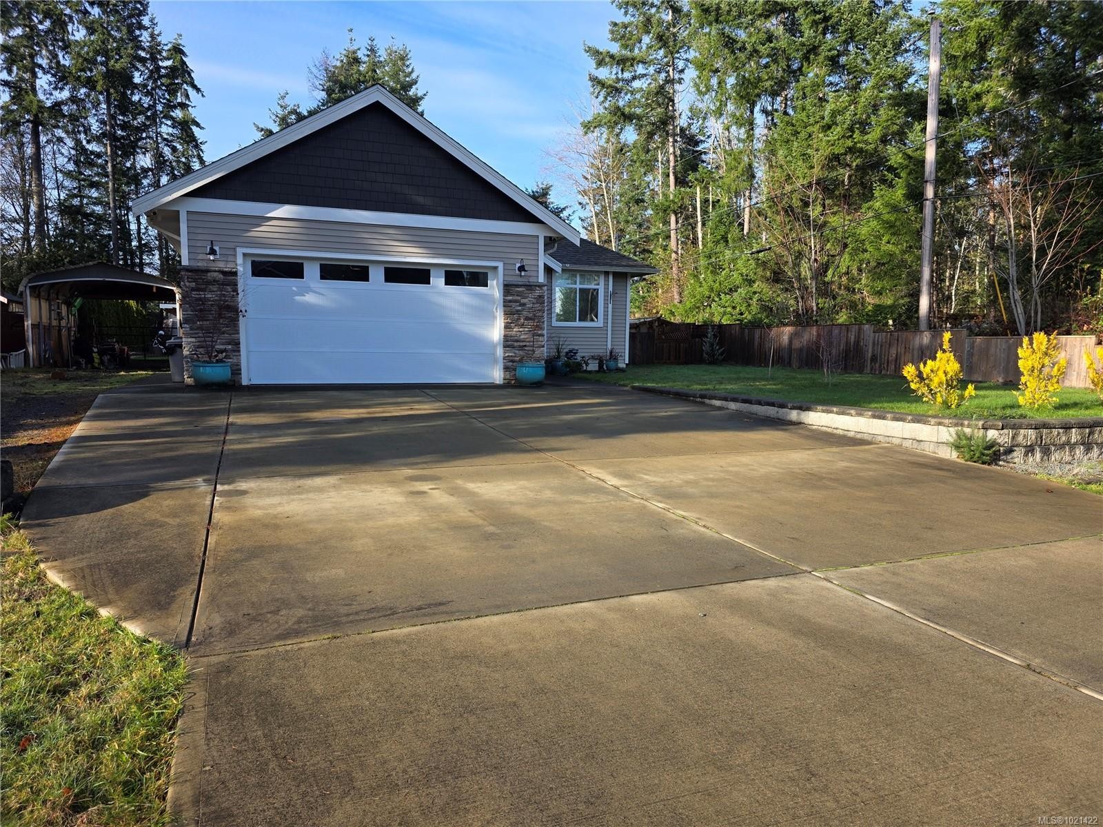 8965 Mclarey Ave, Black Creek, BC