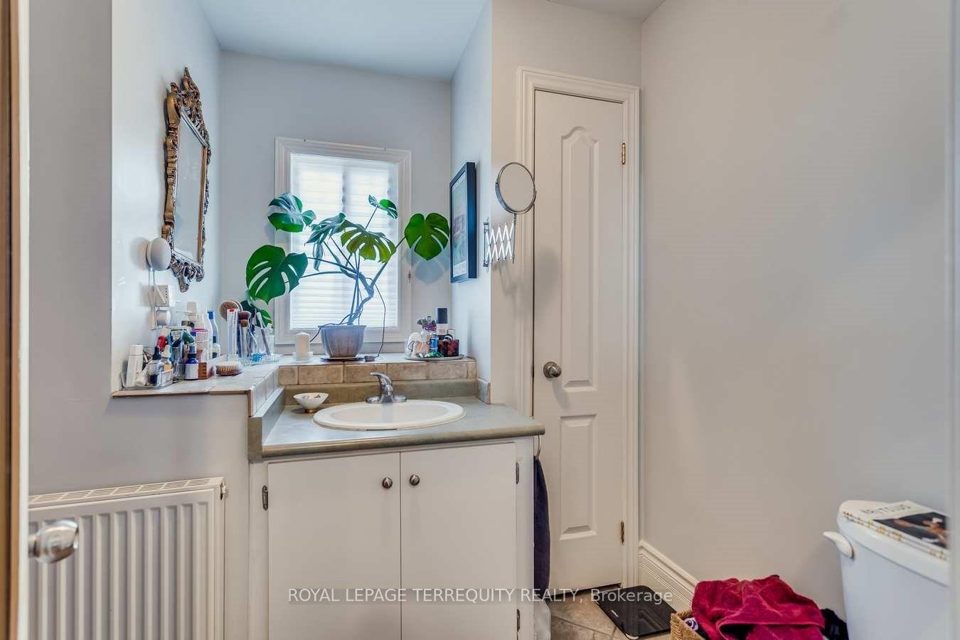 Main-61 Rusholme Park Crescent W, Toronto, ON - Indoor Photo Showing Bathroom