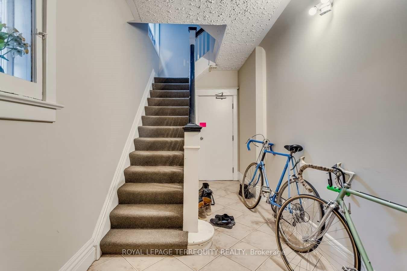 Main-61 Rusholme Park Crescent W, Toronto, ON - Indoor Photo Showing Other Room