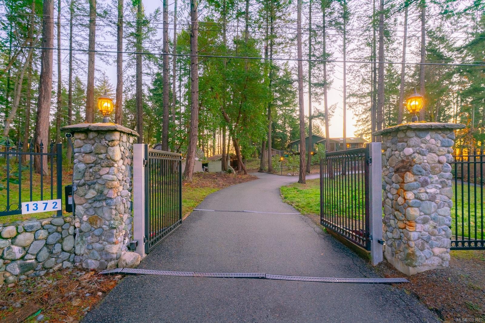 1372 Ivor Rd, Nanaimo, BC